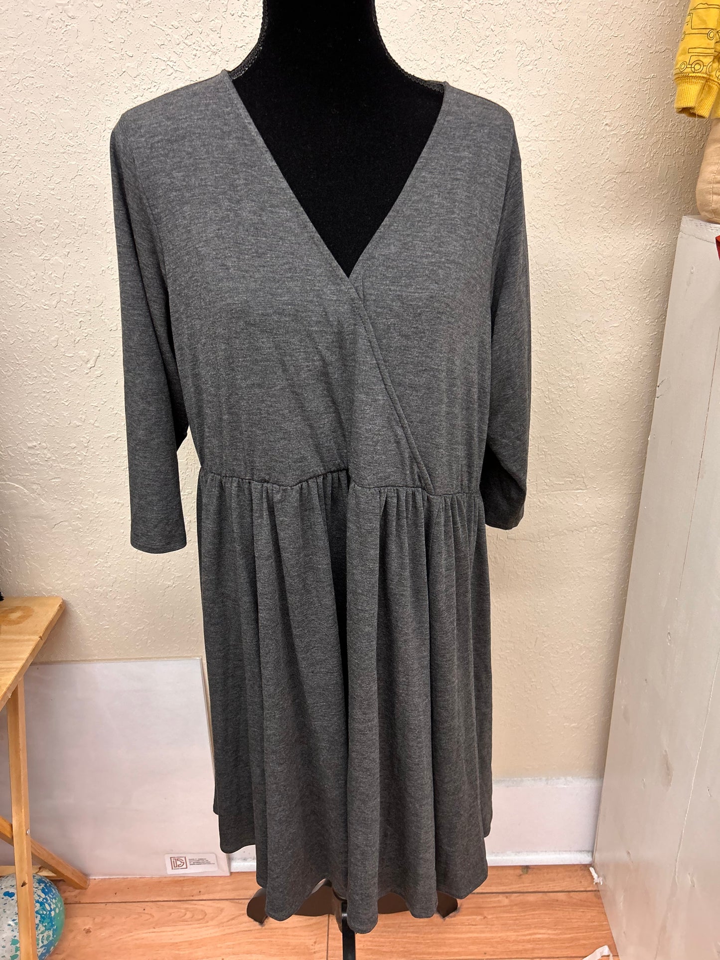 NEW torrid 3x grey half sleeve vneck midi dress