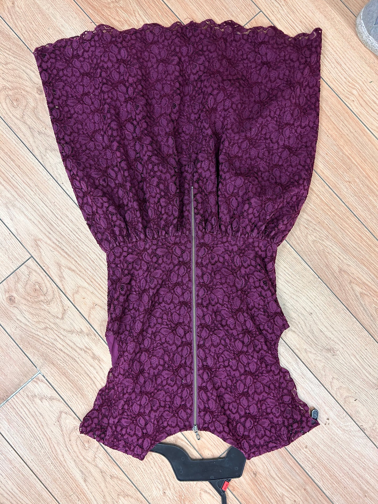 Talula Aritzia 2 burgundy lace dress