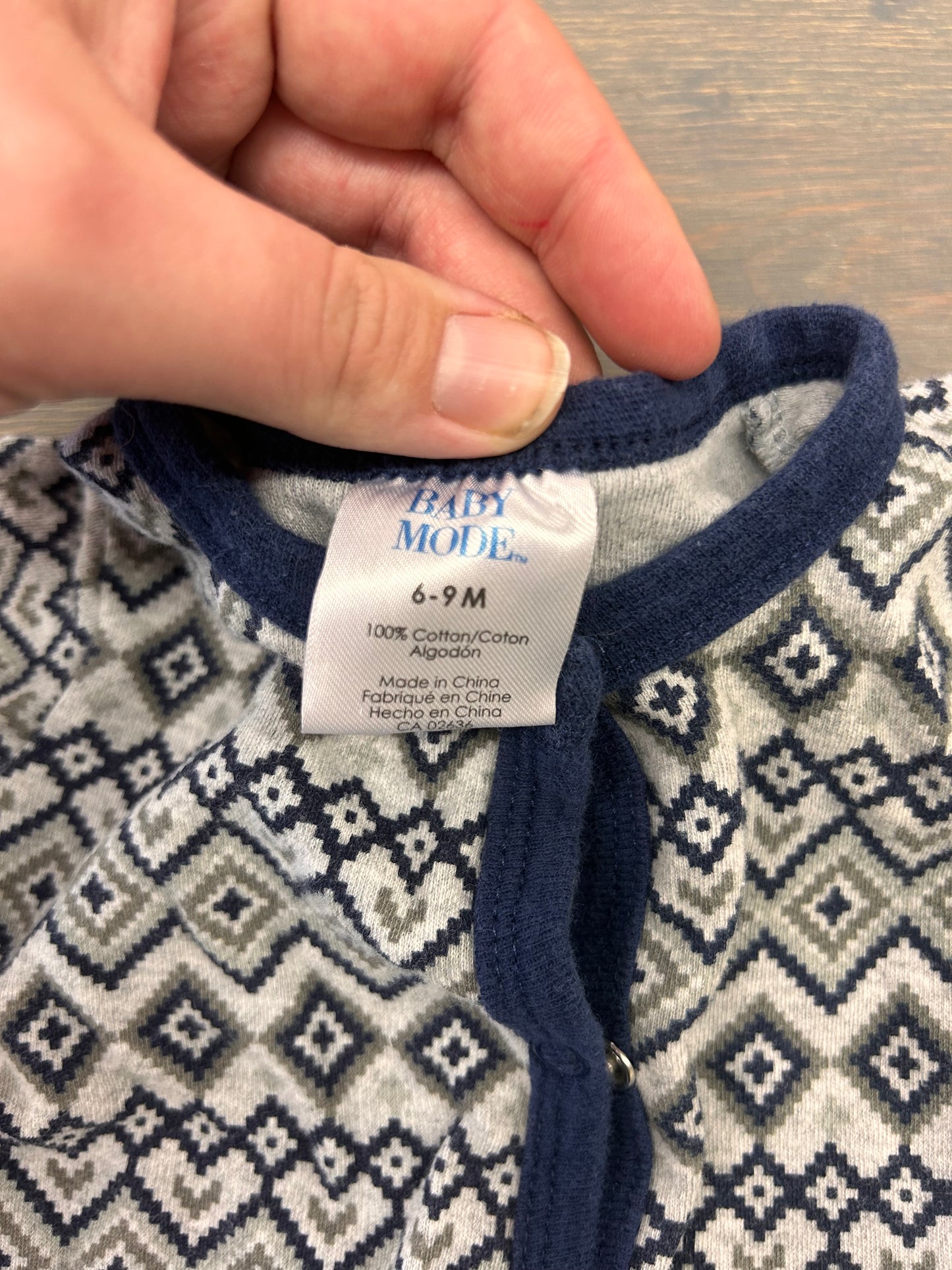 Baby mode 6/9m grey & blue Aztec button up sleeper