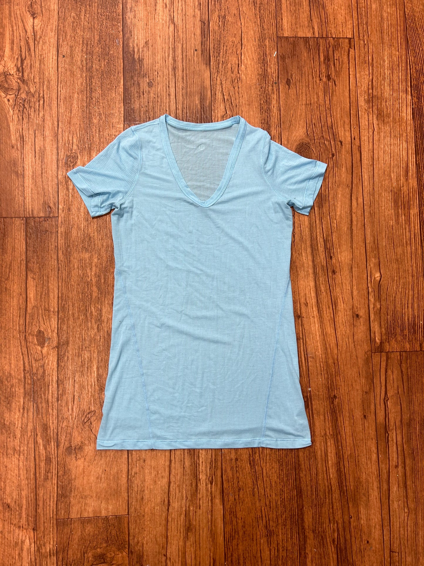 Lululemon size 6 T-shirt