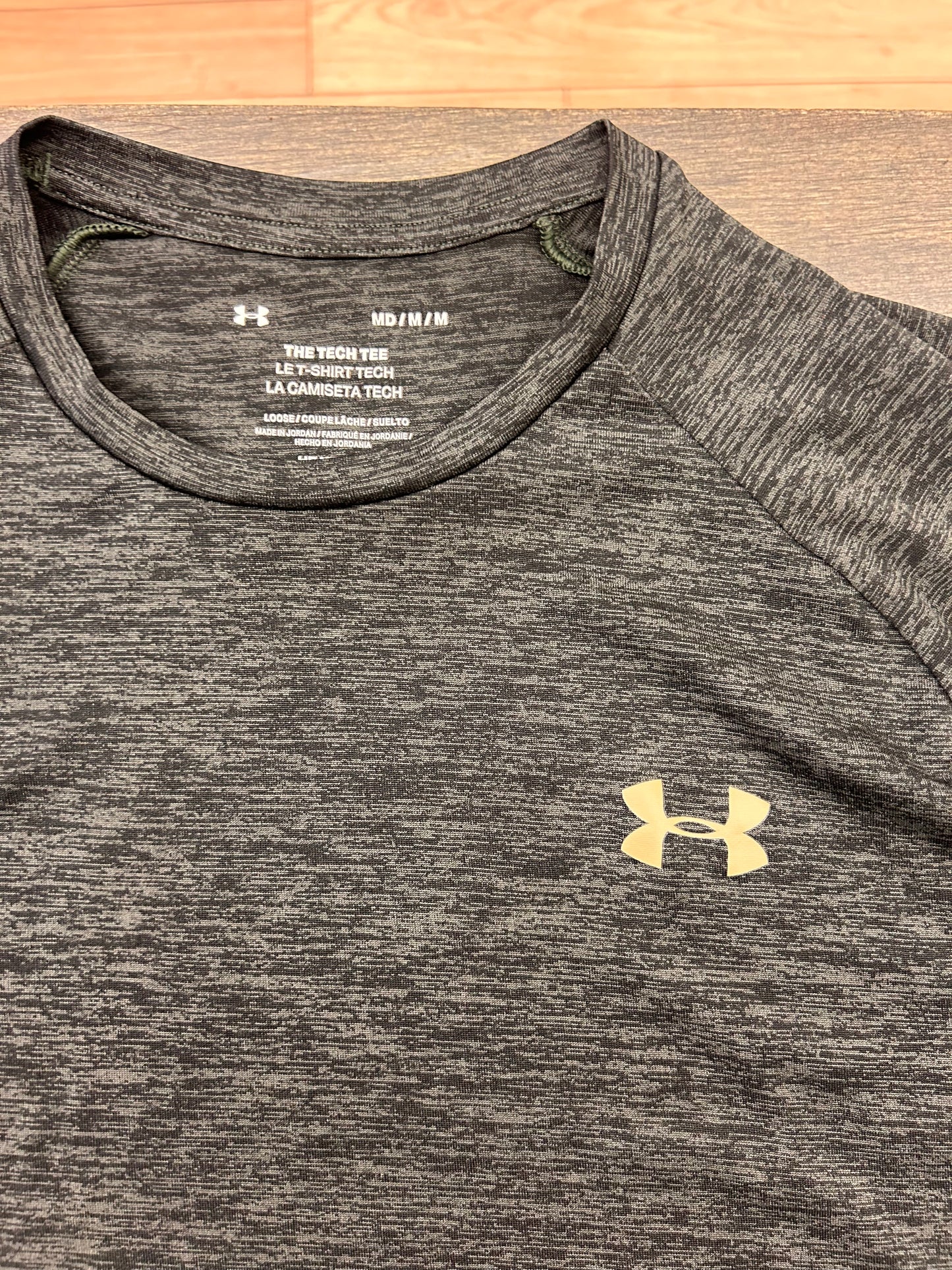 Under armour men’s medium black athletic tshirt