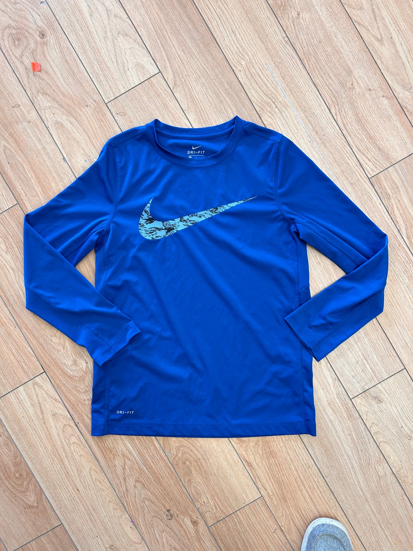 Nike youth large blue athletic long sleeve shirt