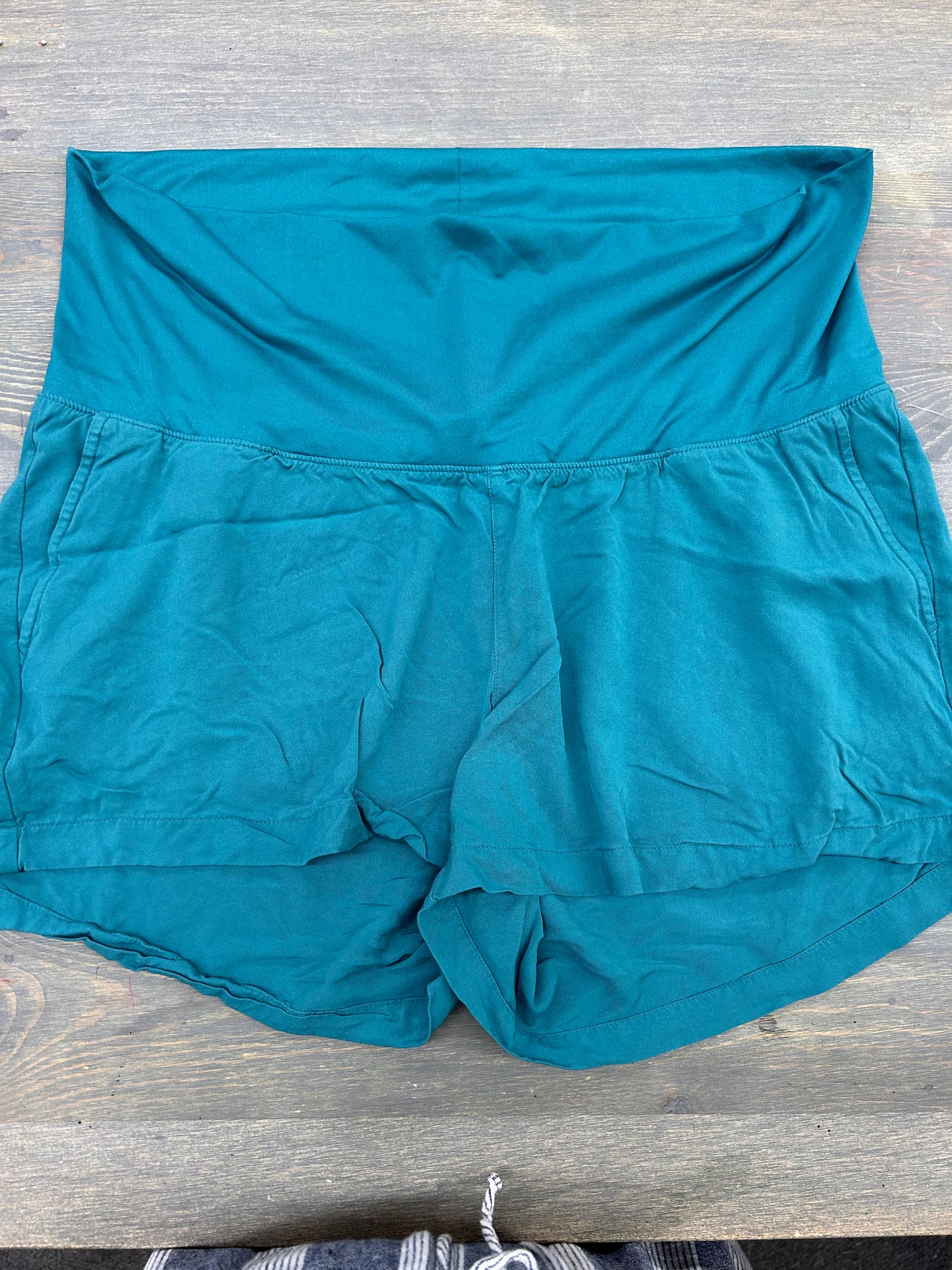 Old navy maternity xl teal shorts