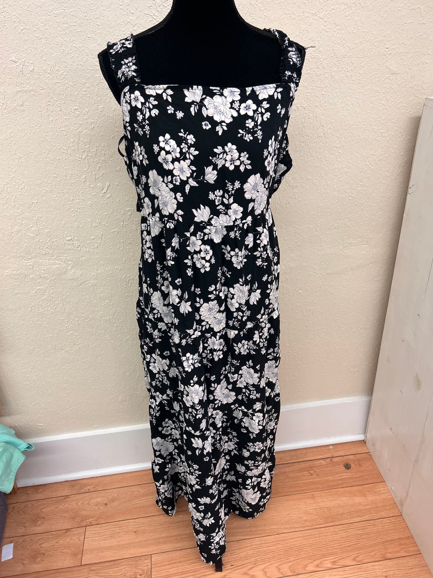 NEW Lily Morgan xl black & white floral midi dress