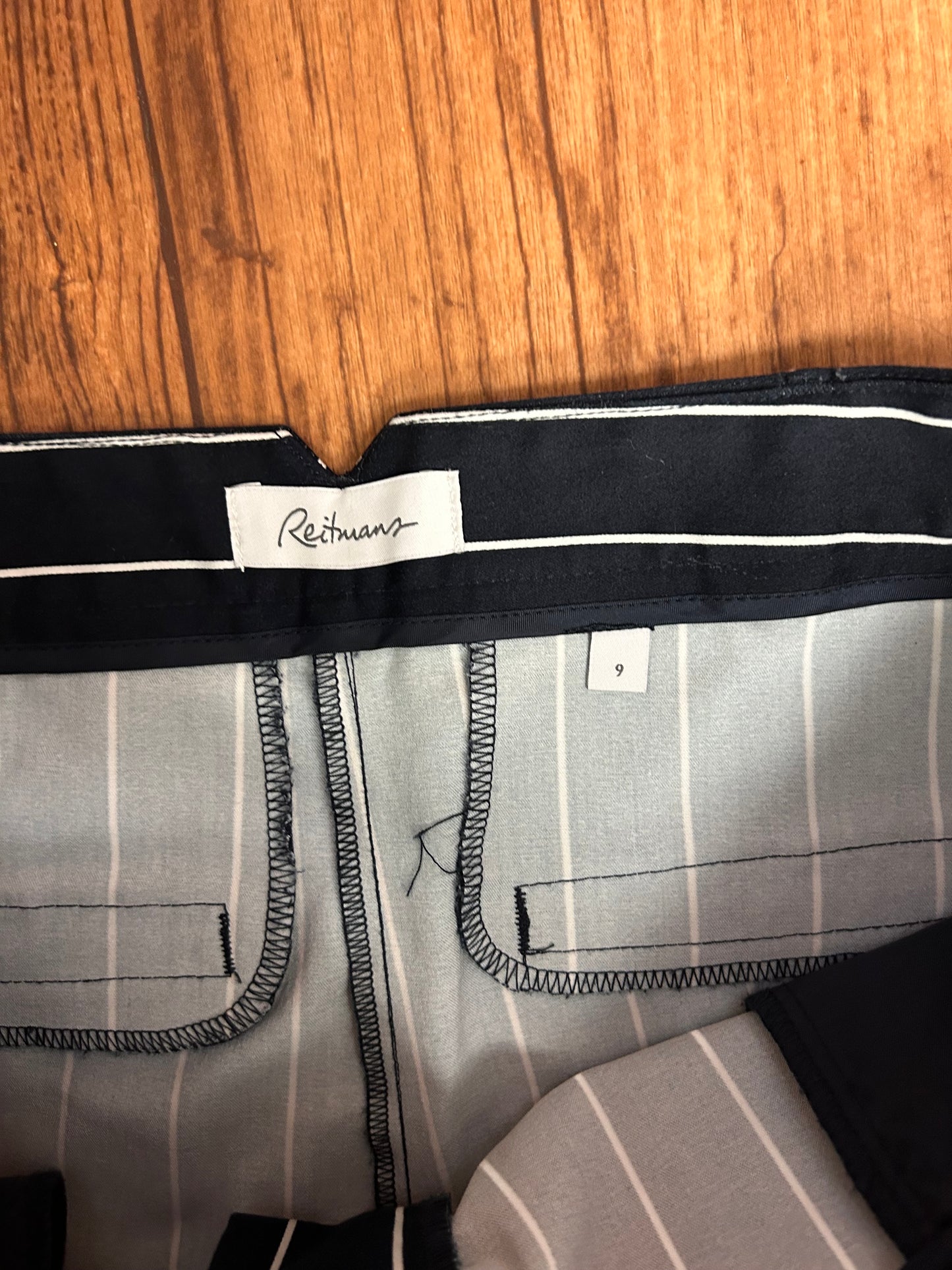 Reitmans 9 blue & white striped shorts