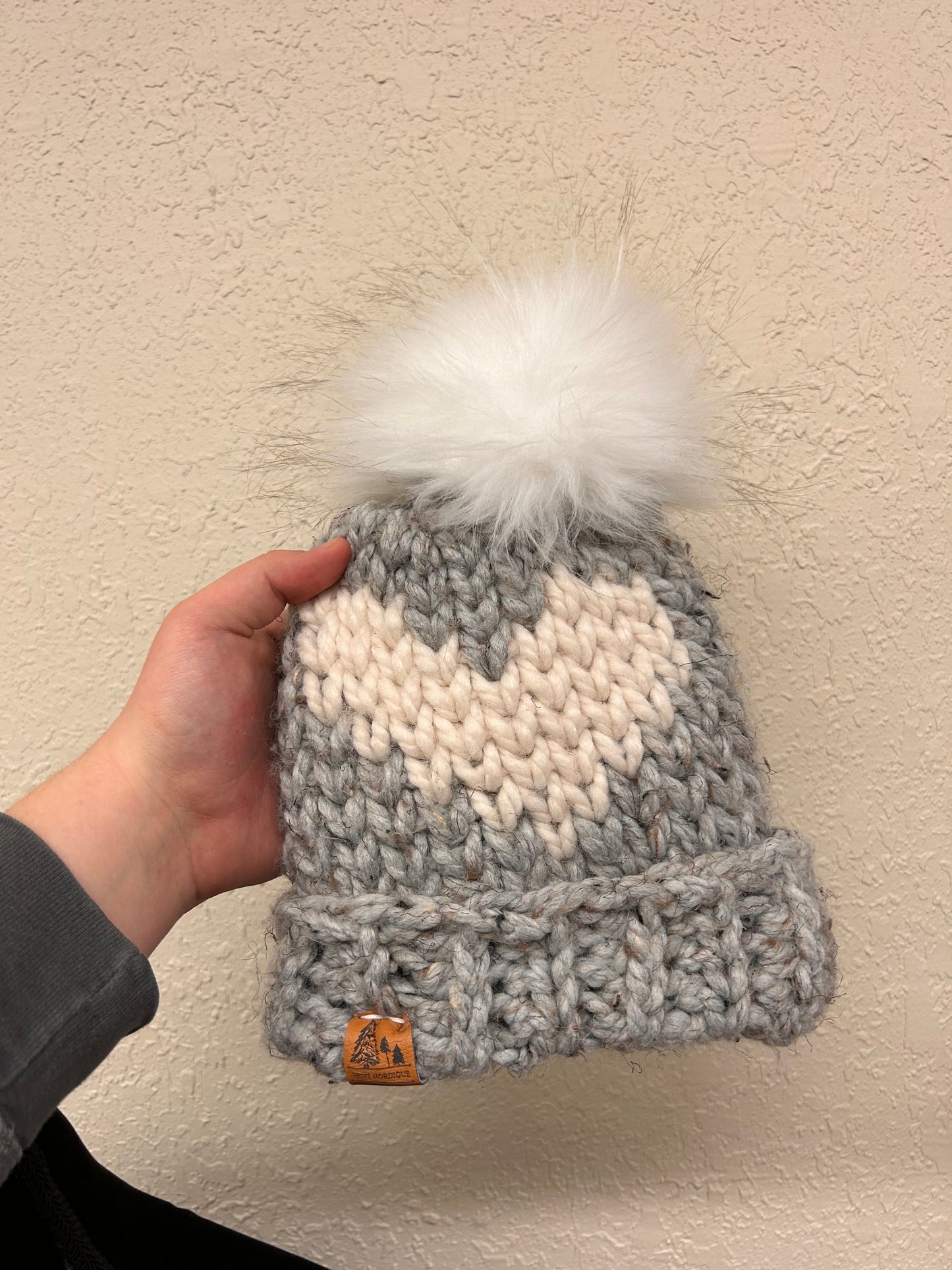 Petit nordique youth grey heart Pom hat