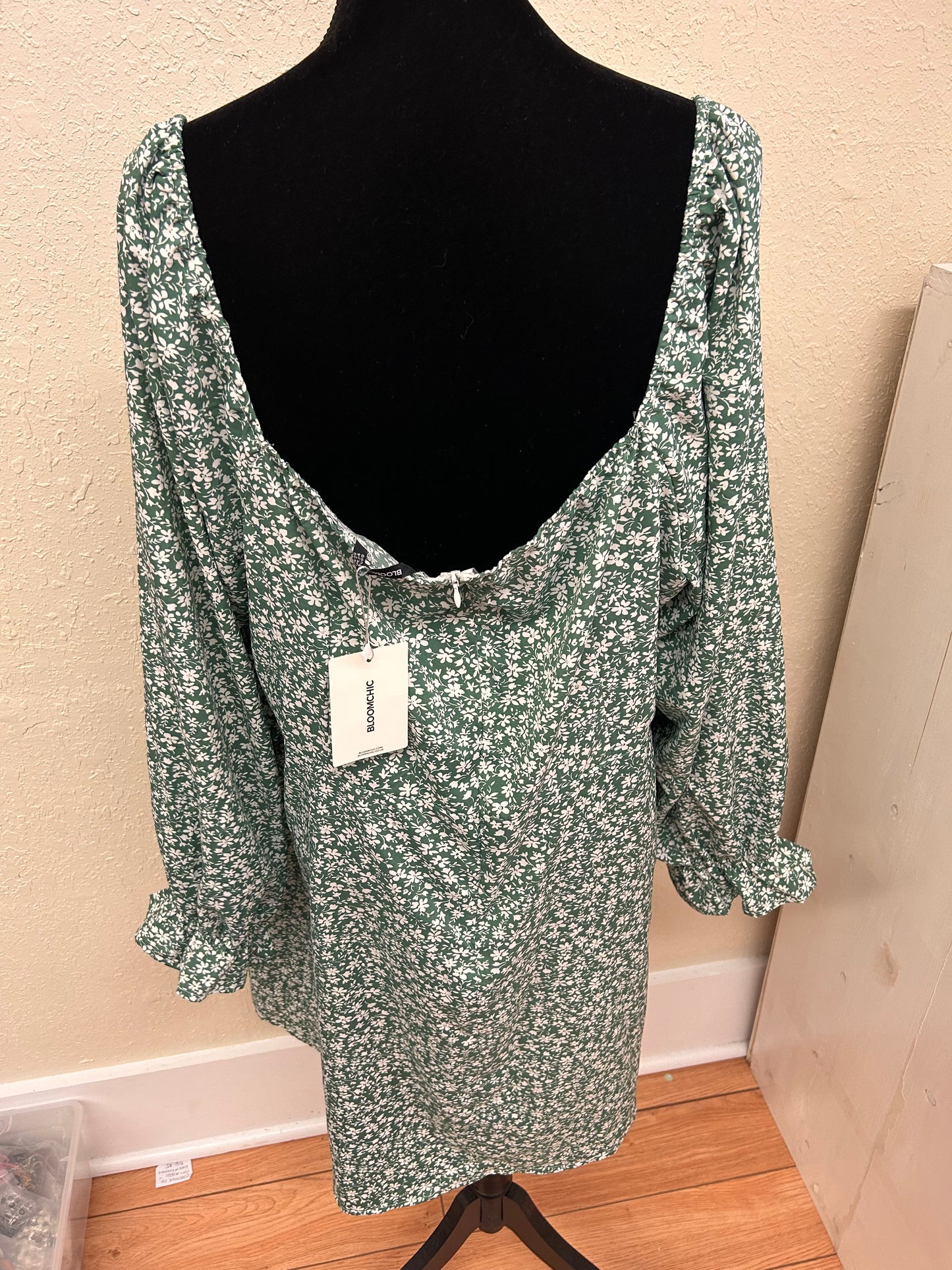 NEW blooming chic 20 green floral mini dress