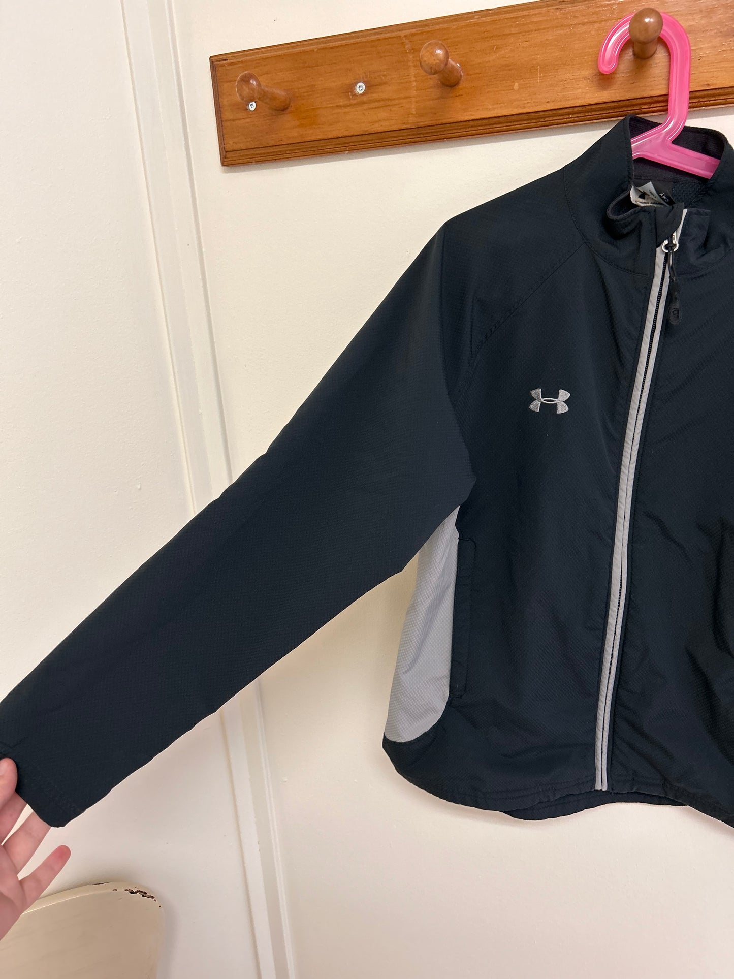 Under armour youth medium black windbreaker