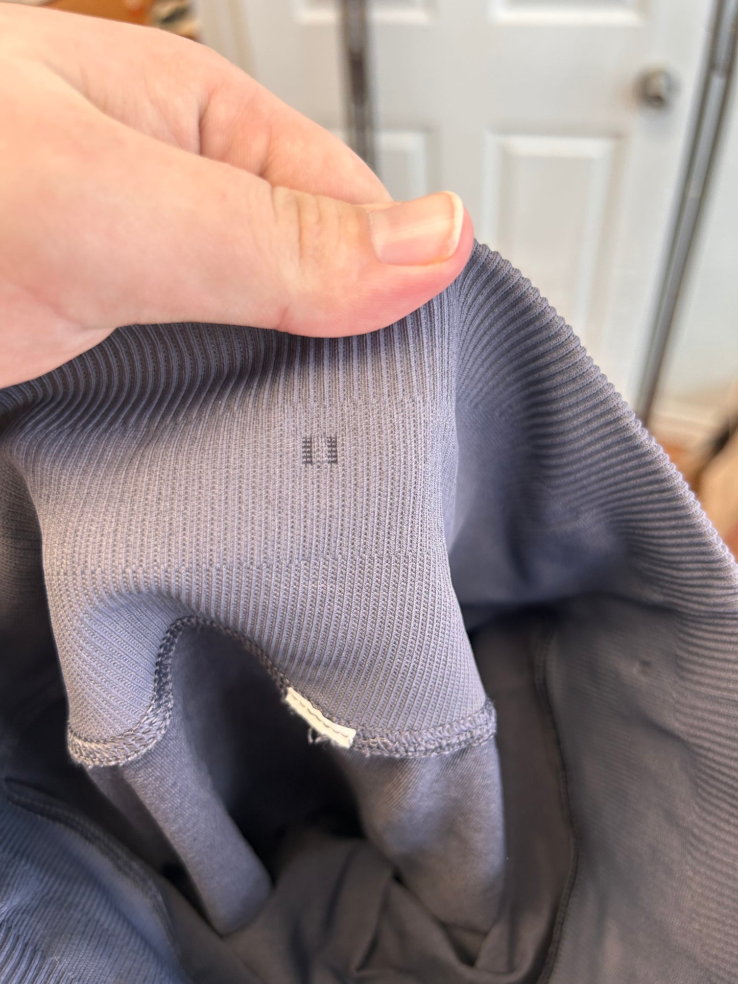 Lululemon 0/2 grey scrunch capri leggings