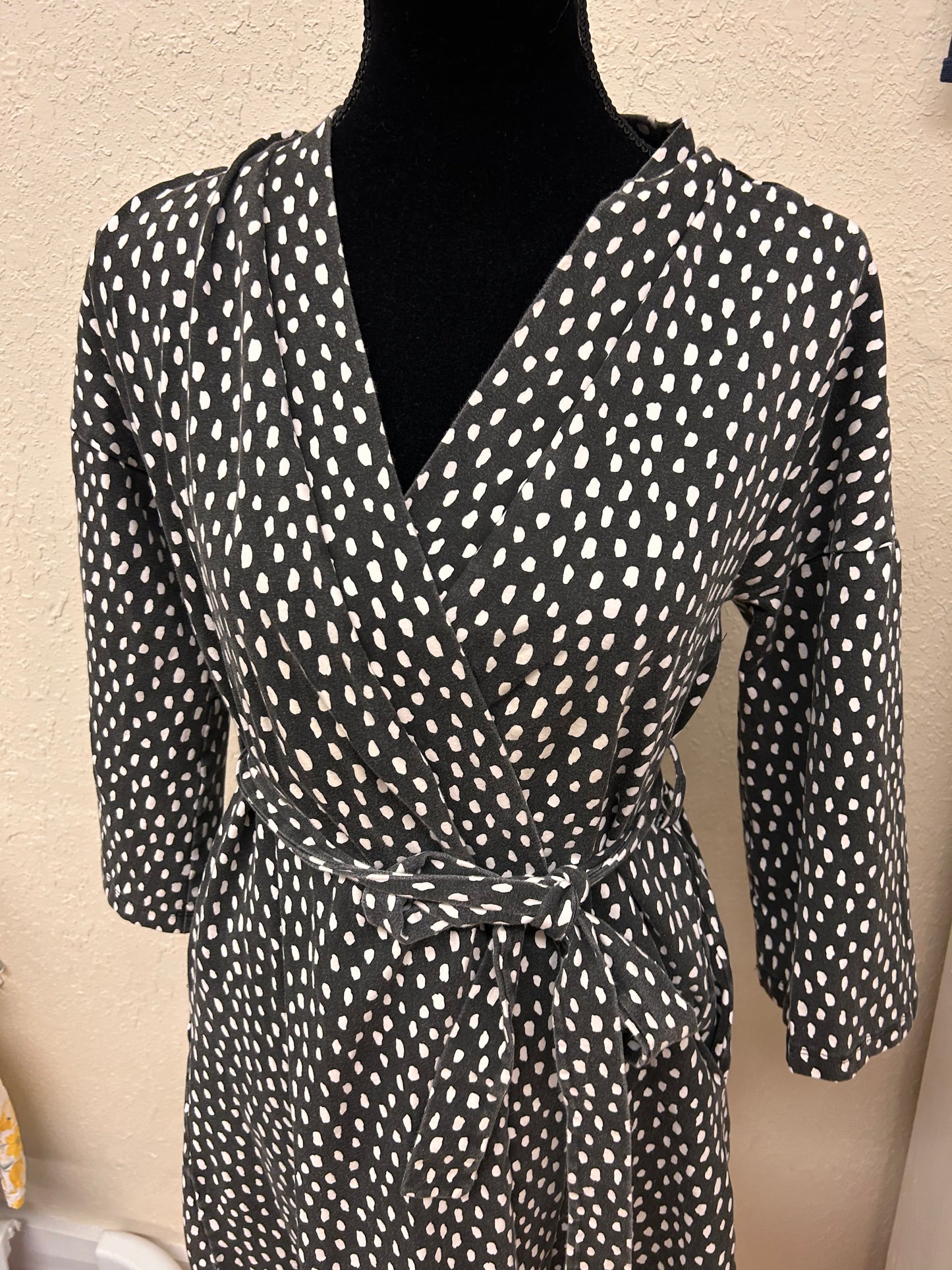 Over company S/M black & white polka dot robe