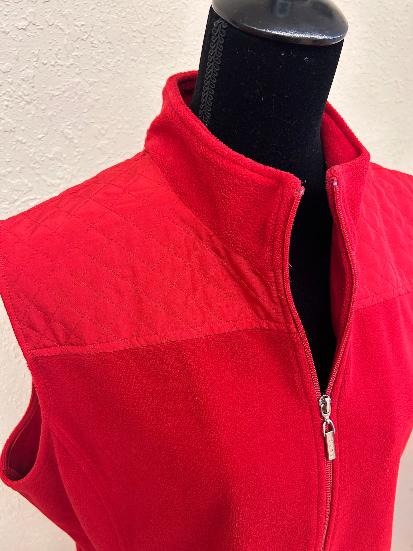 Alia xl red fleece vest