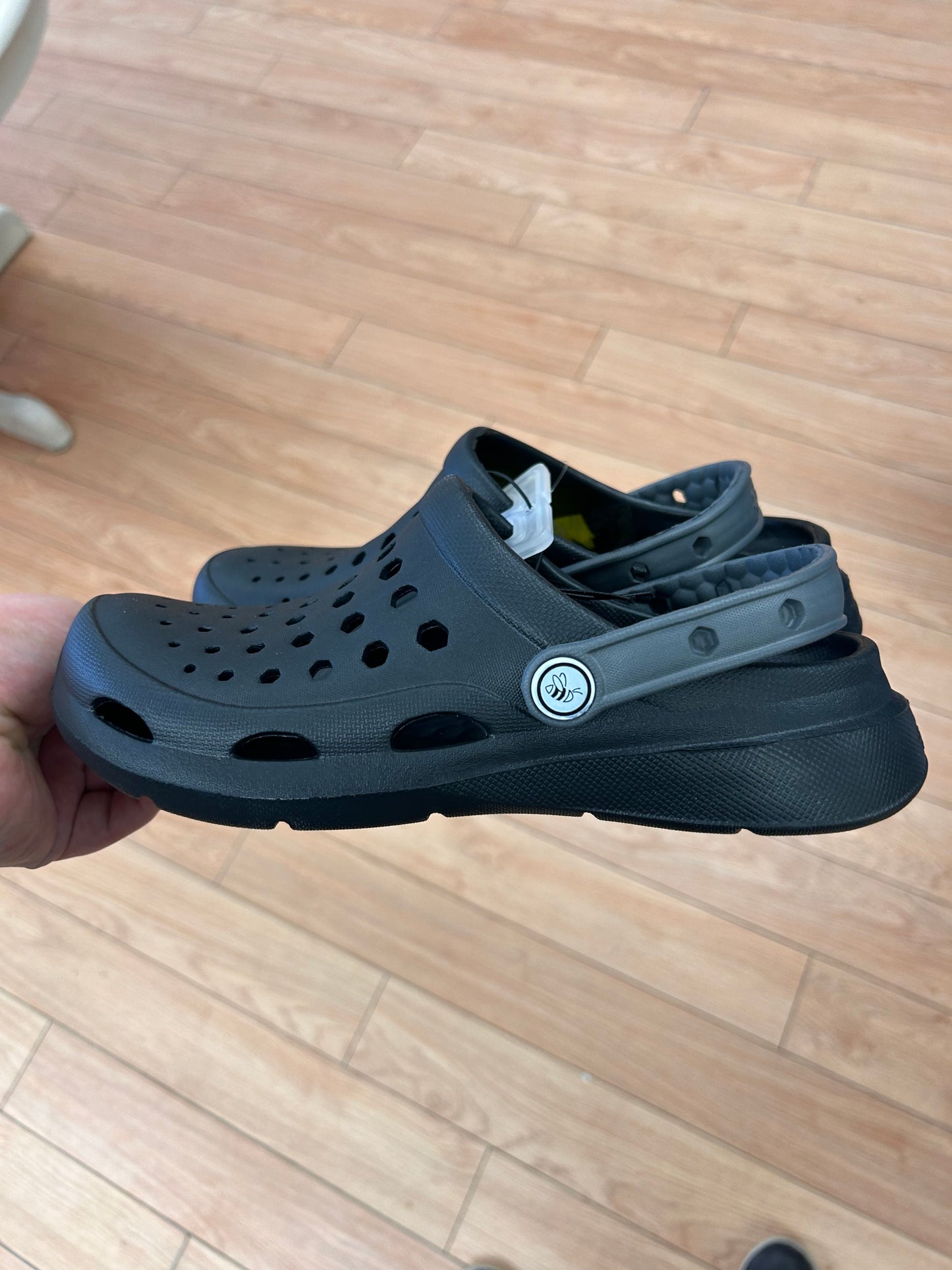 NEW JoyBee youth 4 “crocs”