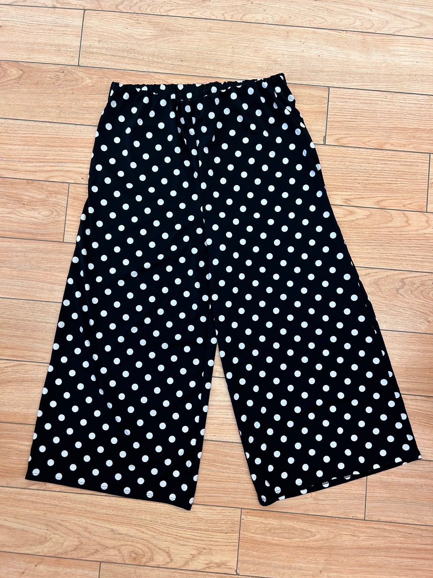 Simon Chang medium black & white polka dot wide leg cropped pants