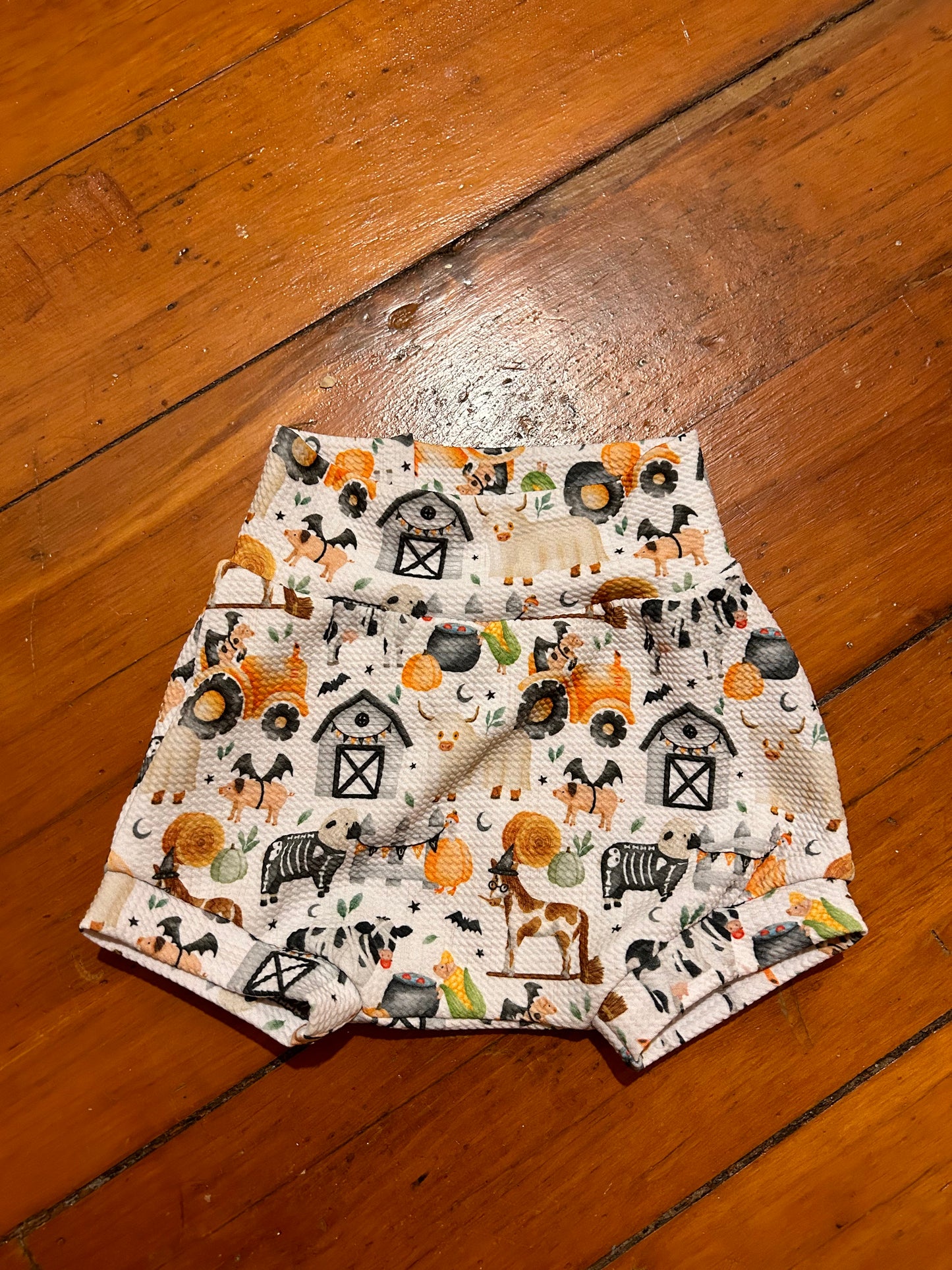 Small shop handmade 4t Halloween farm bummies