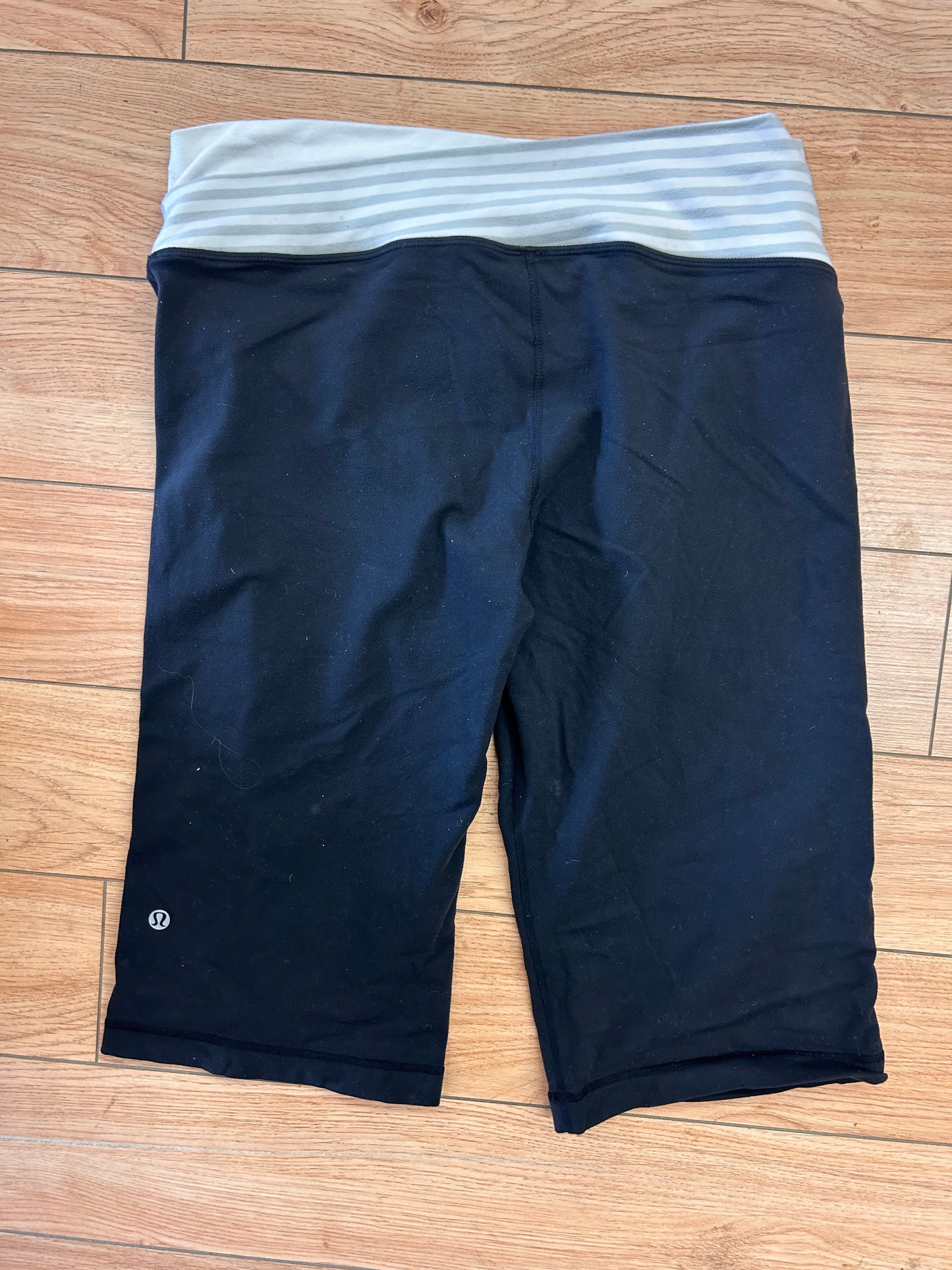 Lululemon 10 black knee length bike shorts