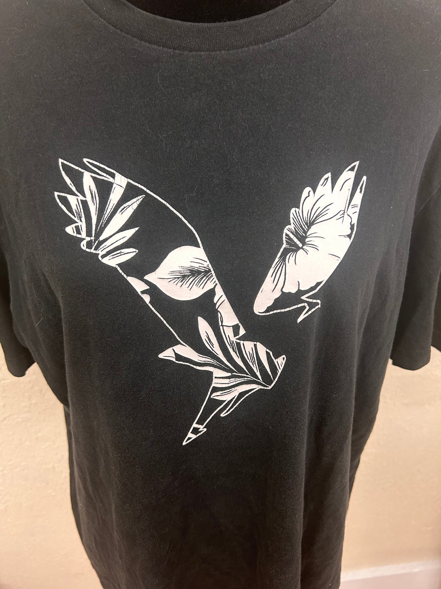 American eagle xl black bird graphic T-shirt