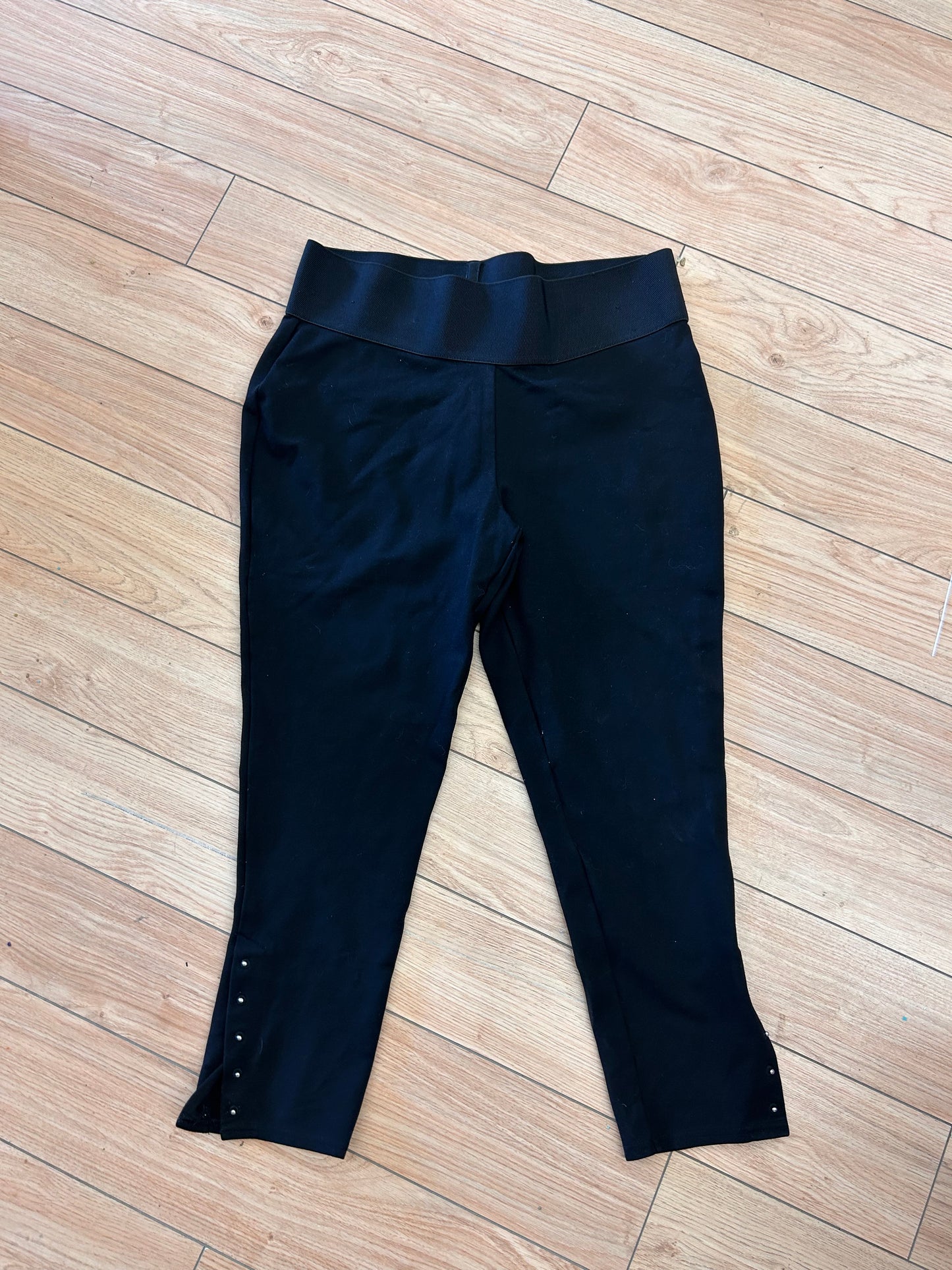 Nygard skims xl black capris