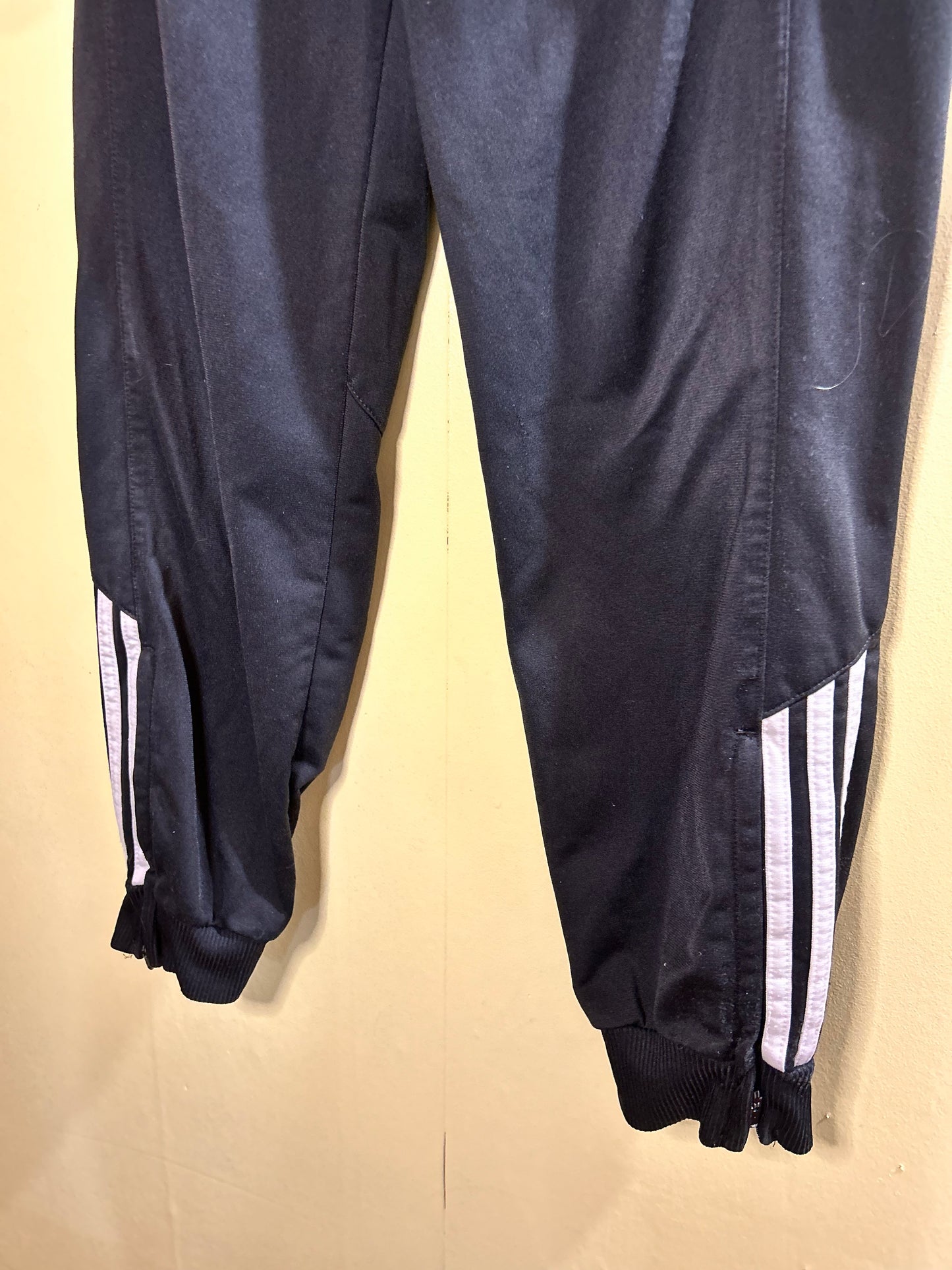 Adidas youth small black athletic joggers