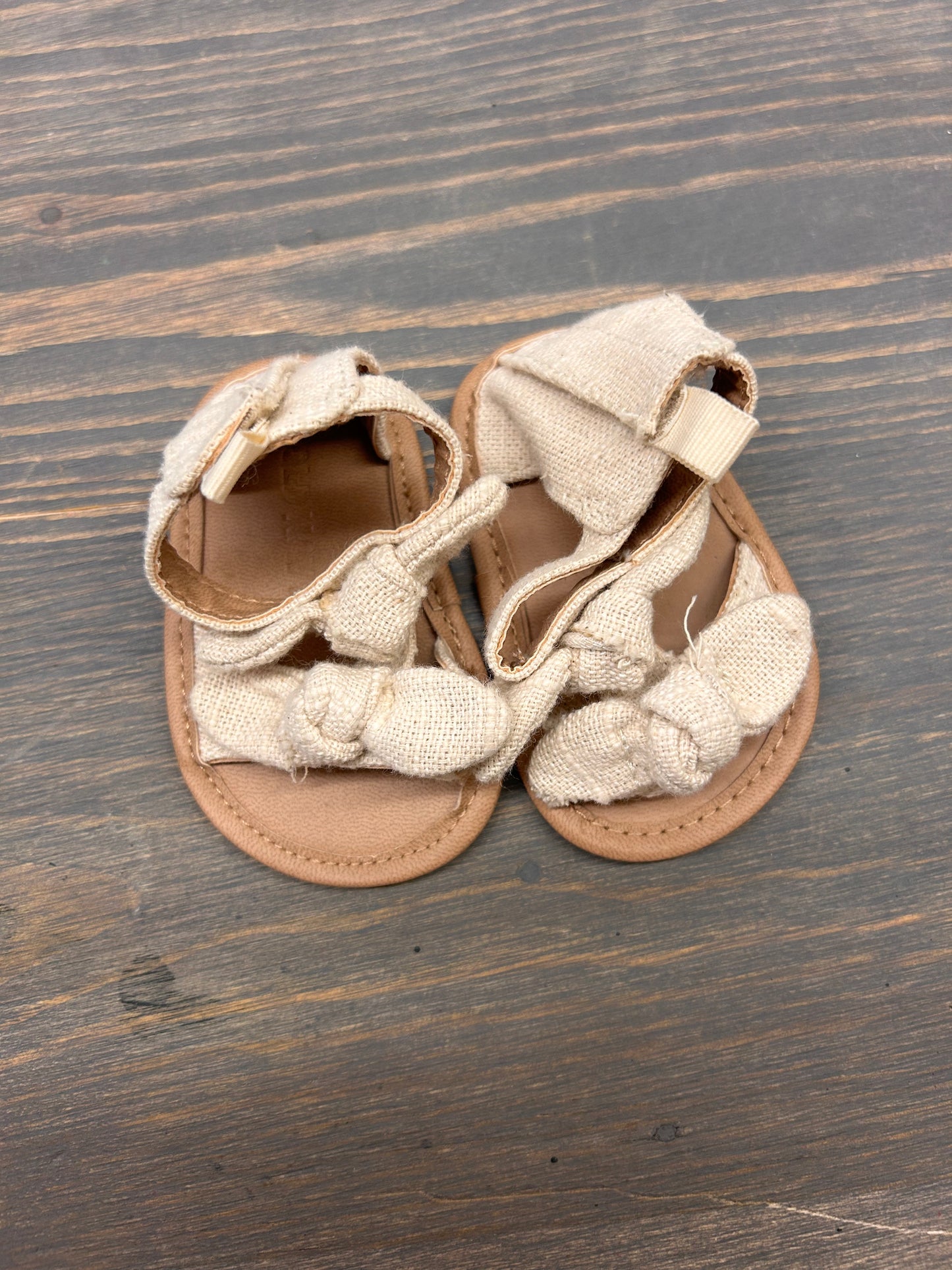 Old navy 0/3m brown bow sandals