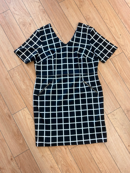 Suzy sheir 1x black plaid dress