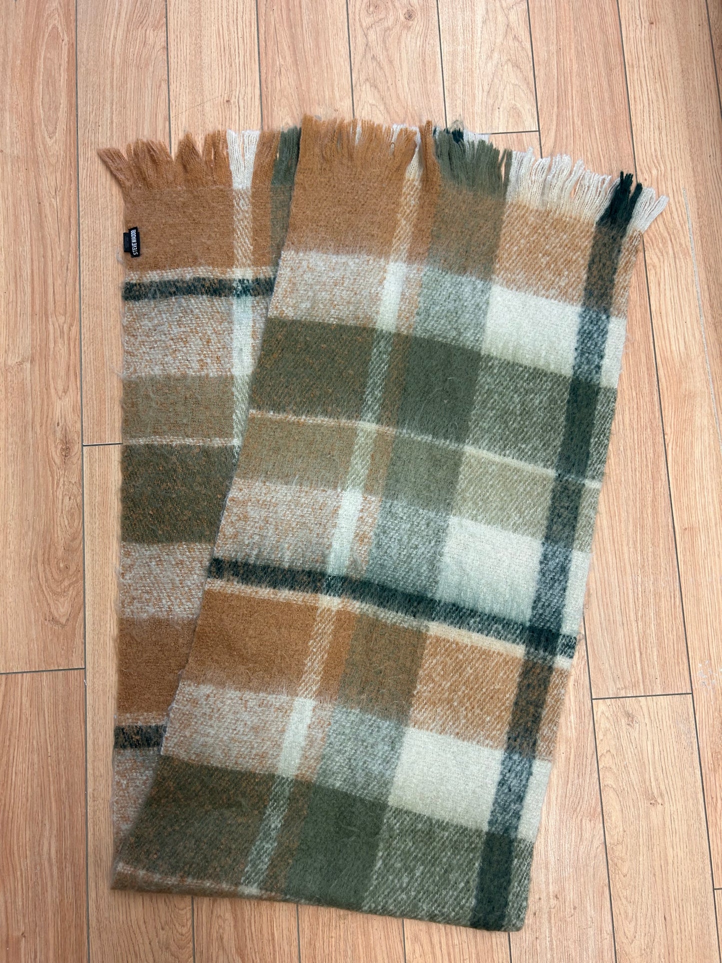 Steve Madden fleece green & brown plaid scarf