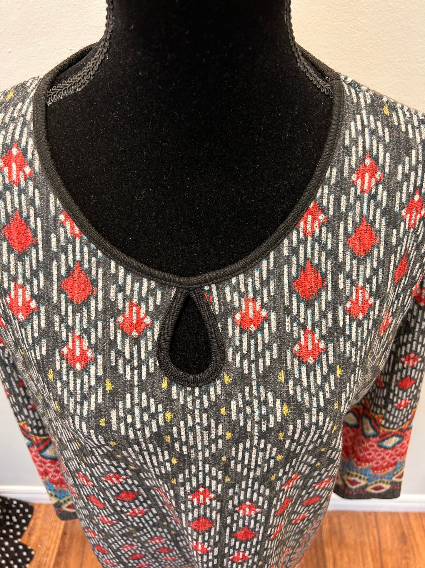 Creations 2xl Aztec print Tunic