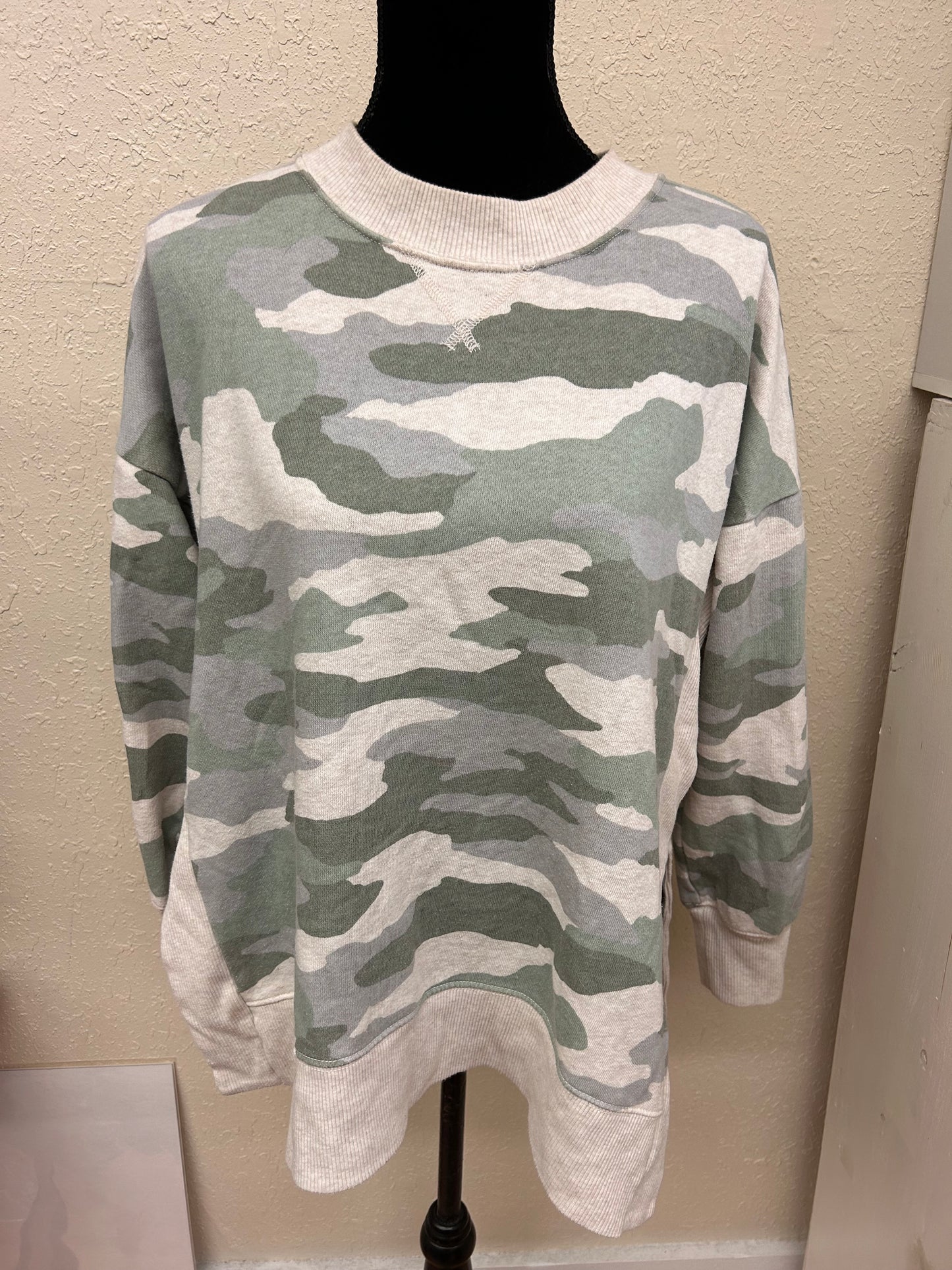 Aerie medium tan & green camo sweater