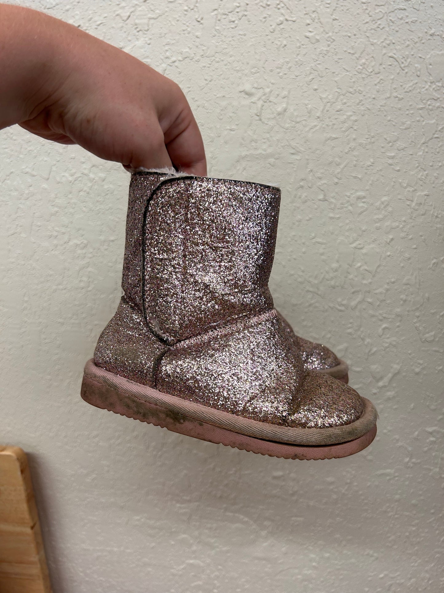 Joe fresh 8 pink glitter ugg boots