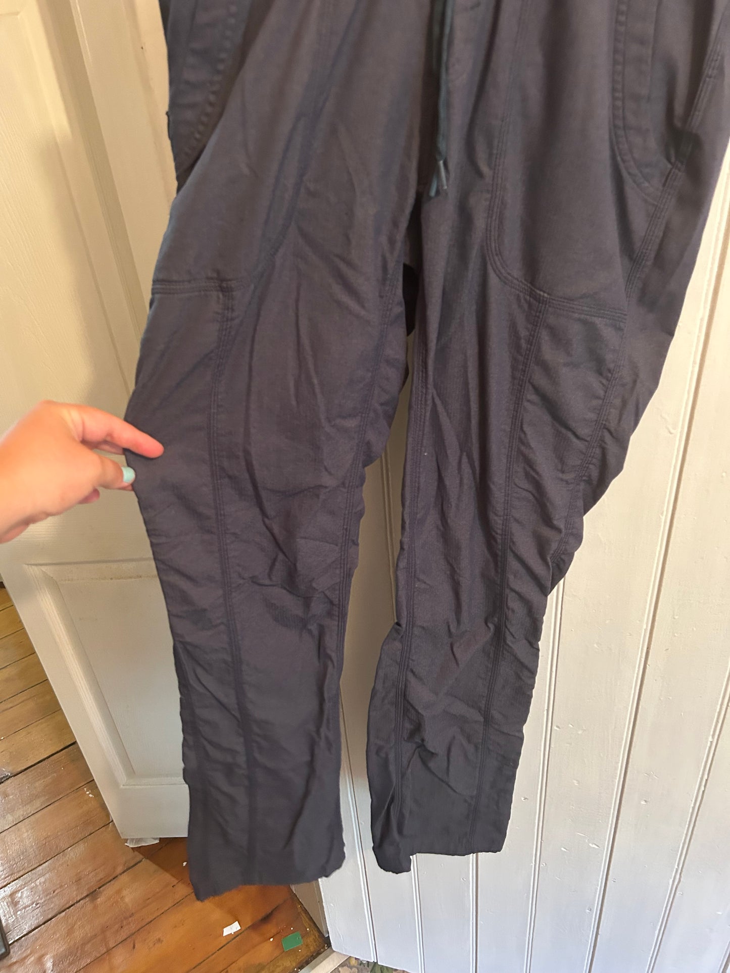 North Face medium navy blue scrunch pants