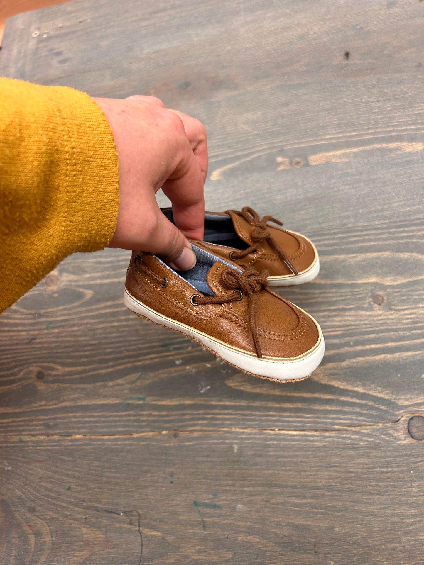 Old navy 6/12m brown loafers