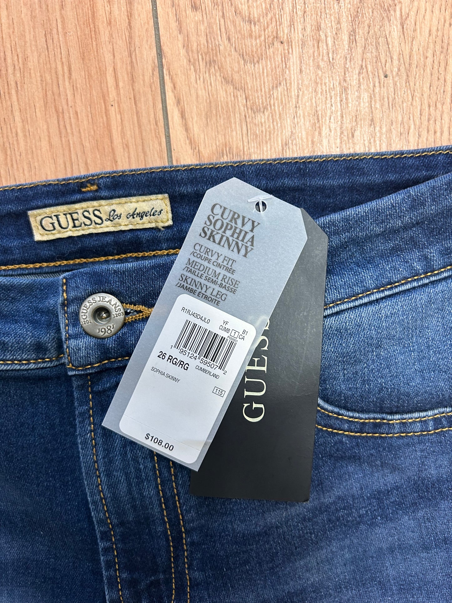 NEW Guess 26 medium wash skinny jeans