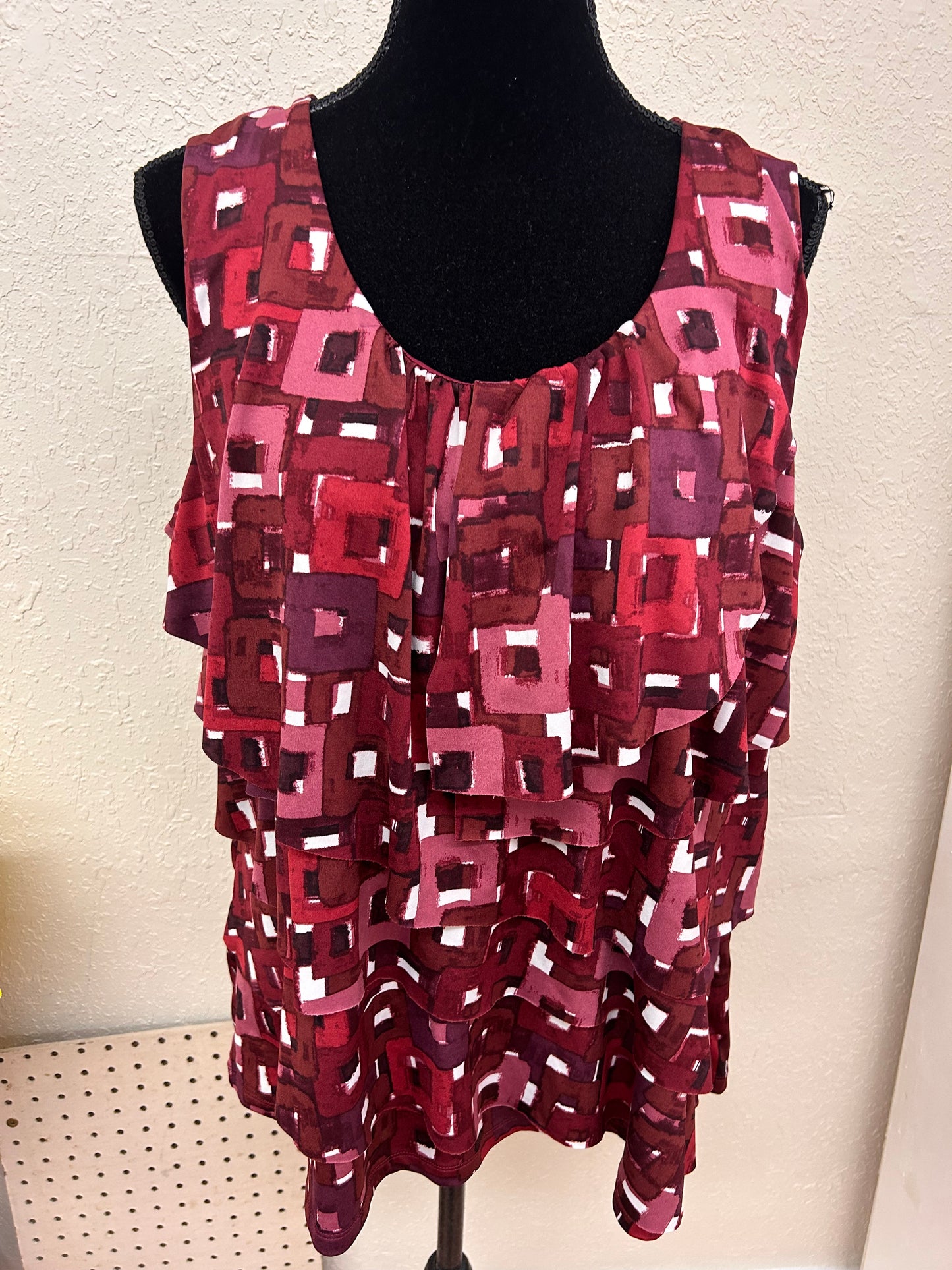 Alfred sung Xxl red geometric ruffle tank blouse