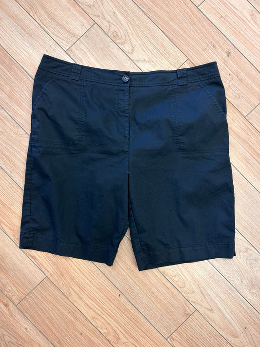 White stag 18 black shorts