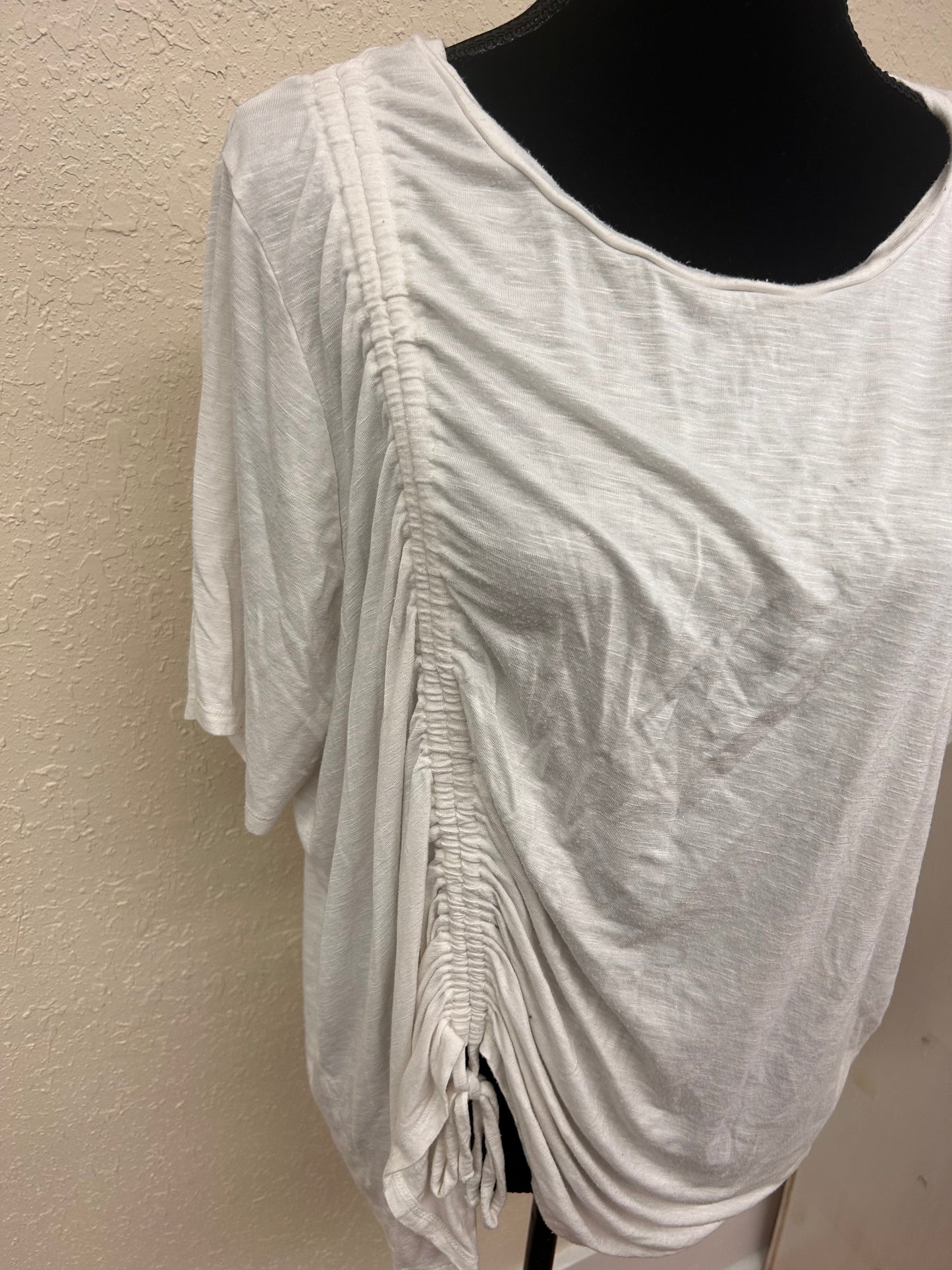 Maurcies 3x white scrunch side tshirt