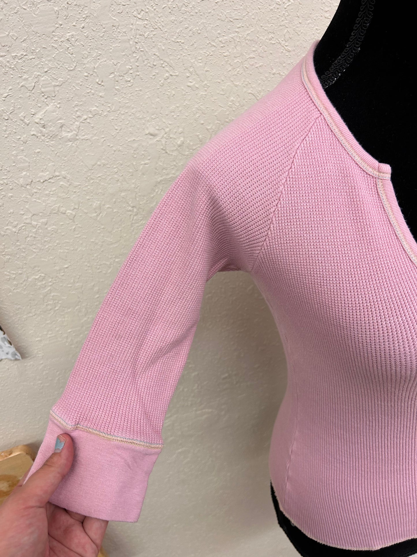 Tommy Hilfiger large pink vneck half sleeve crop top