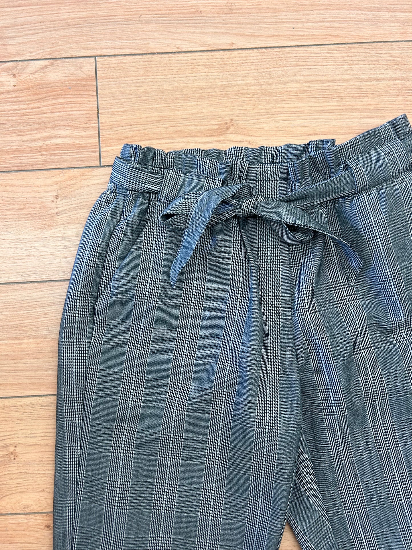 Reitmans 6 petite grey plaid paper bag pants