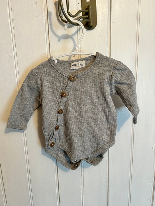 Rabbit & bear 3/6m grey ribbed button onesie