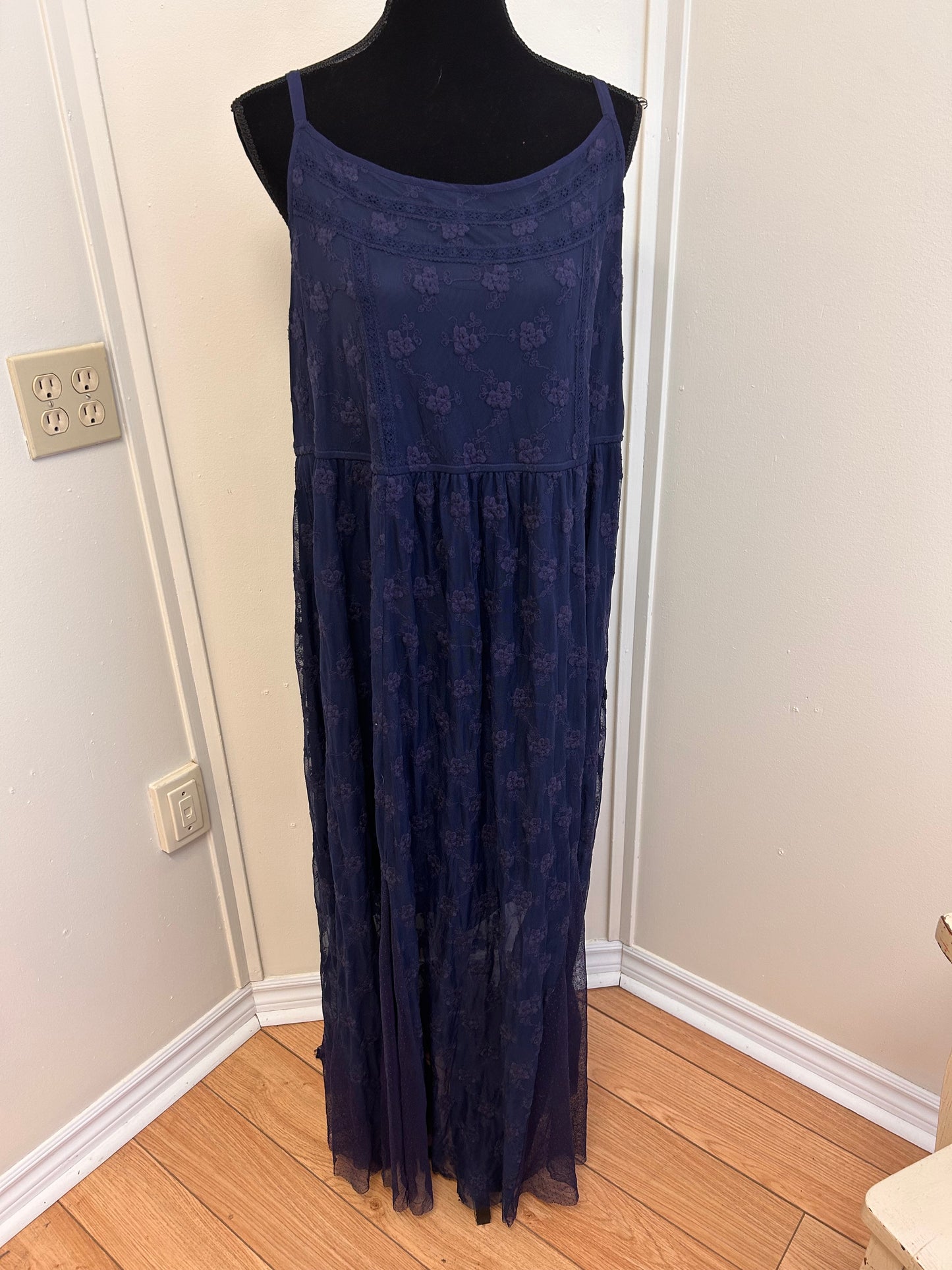 Torrid 3x blue lace maxi dress