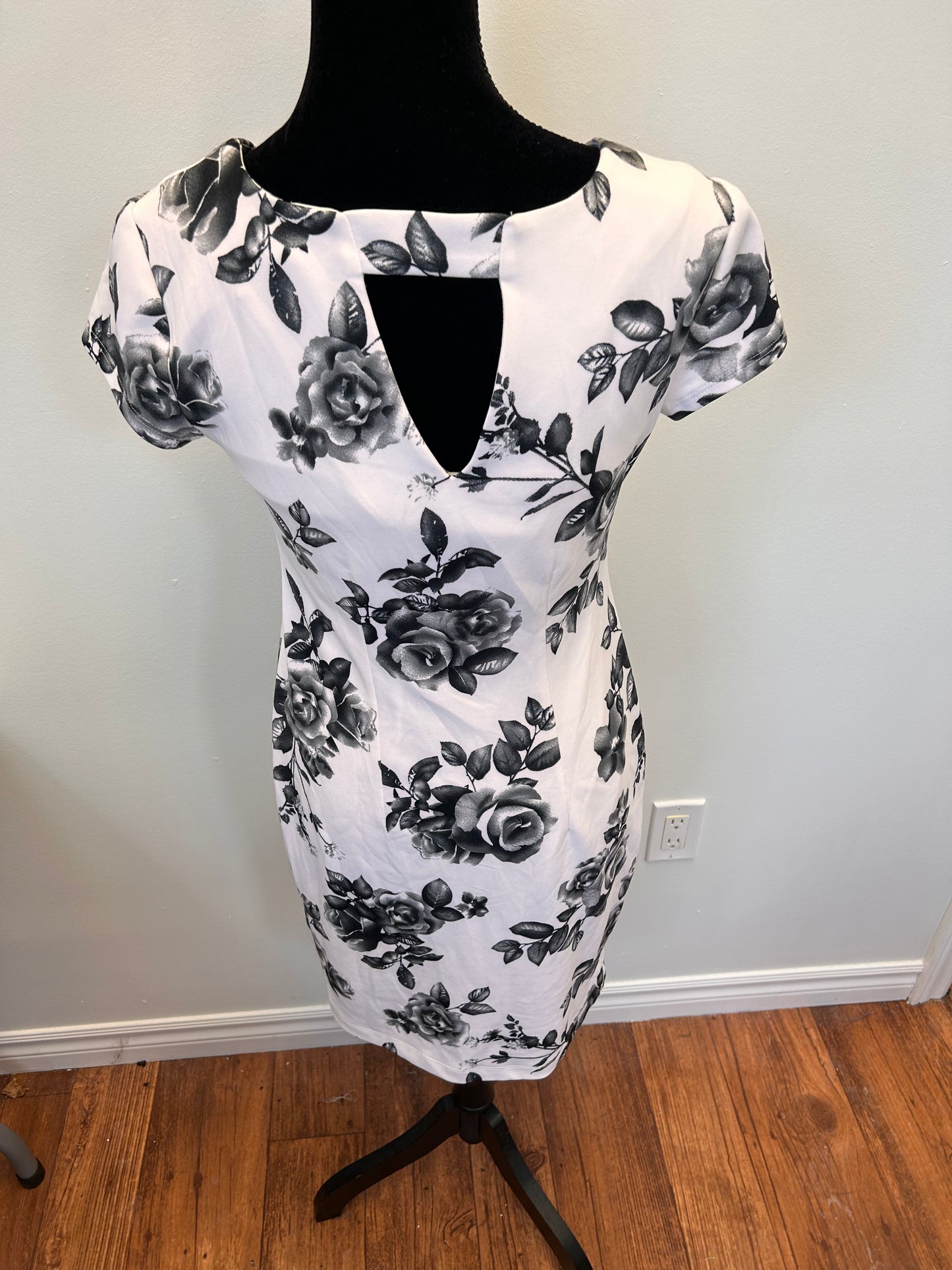 Stork & babe maternity small white & black floral dress