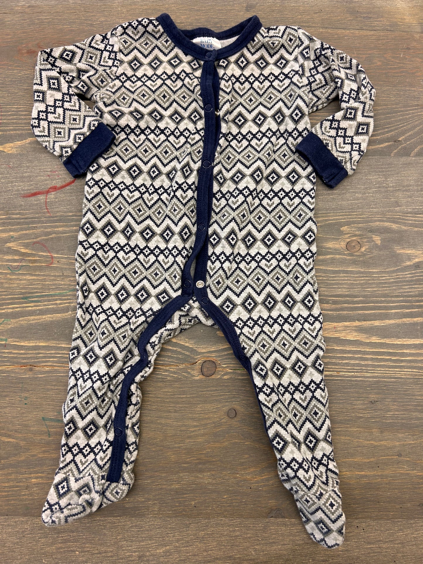 Baby mode 6/9m grey & blue Aztec button up sleeper