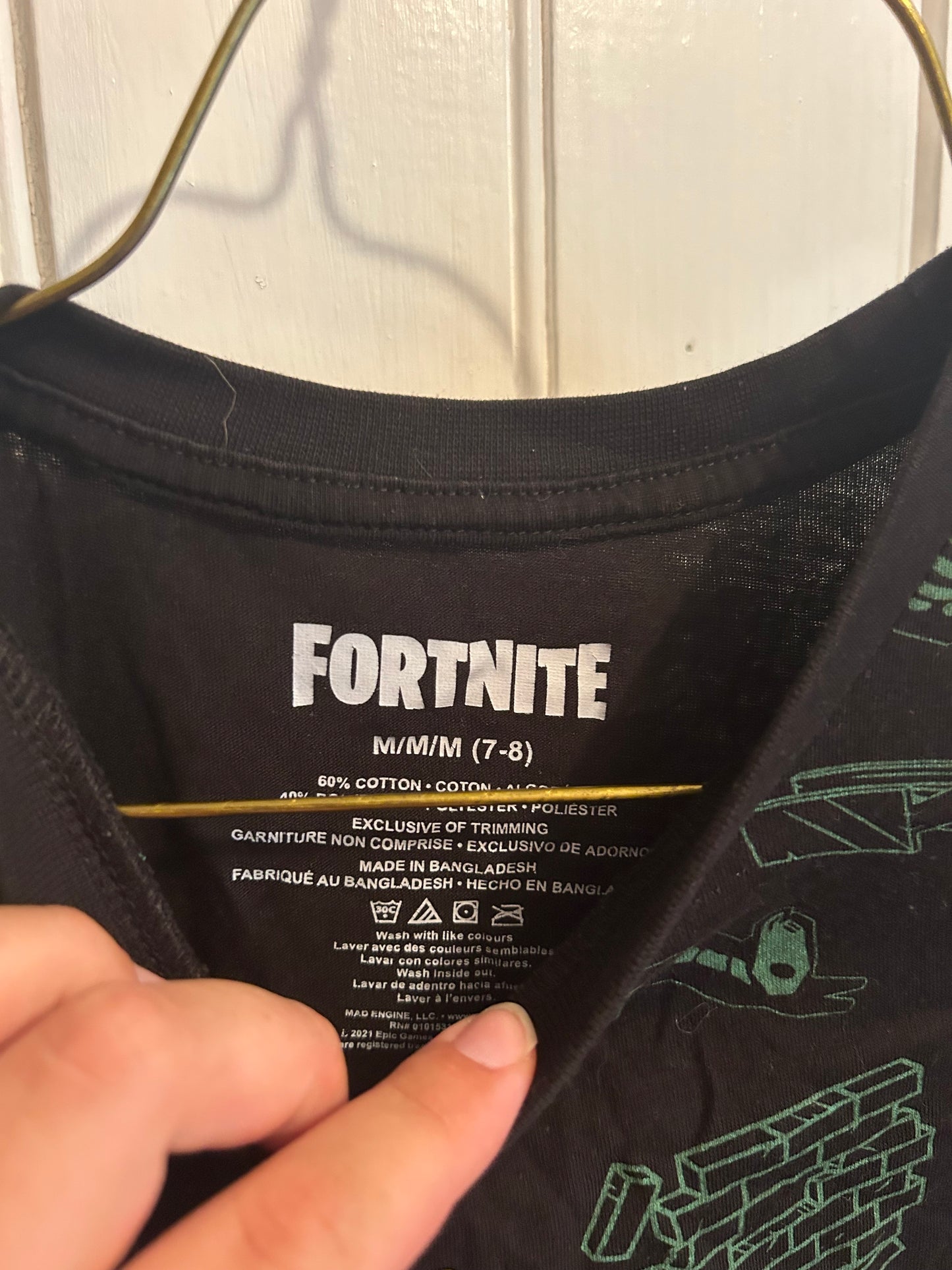 Fortnite 7/8 black & green graphic T-shirt