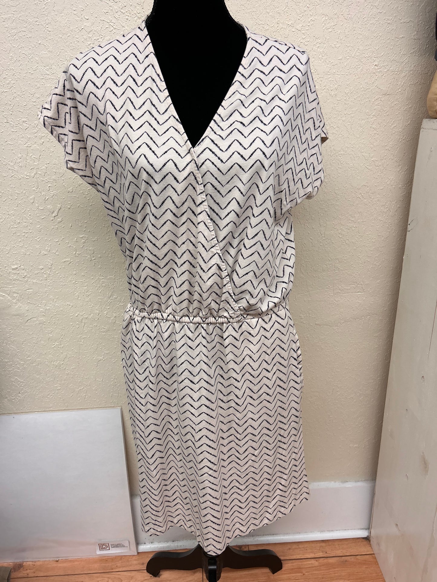 Denver Hayes large tan chevron dress