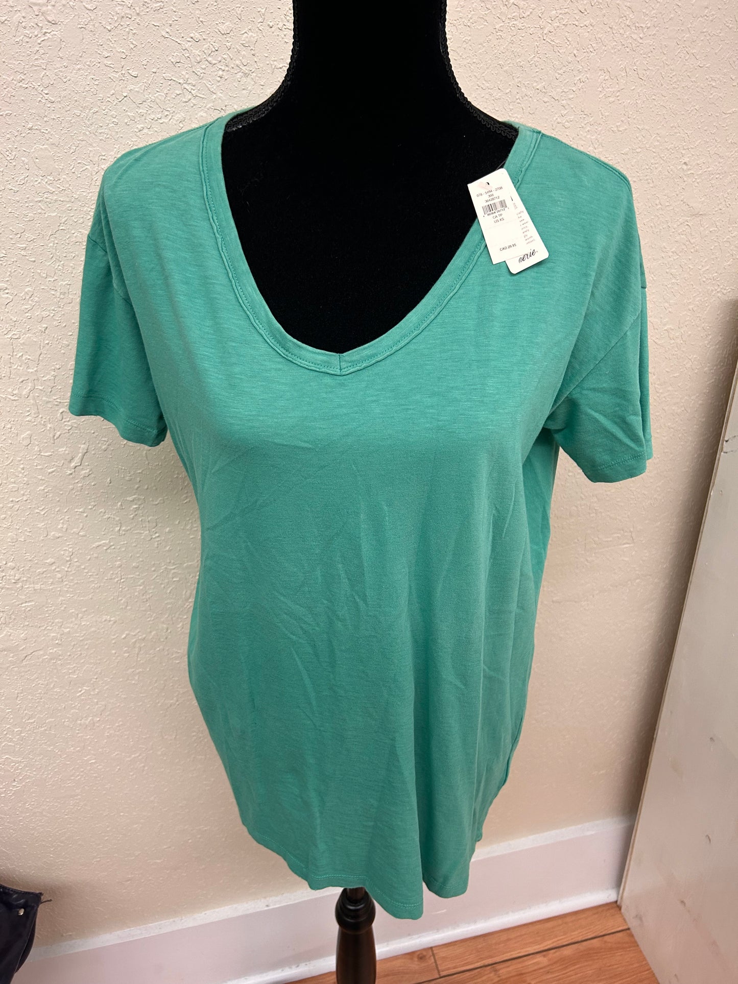 NEW aerie xs green T-shirt