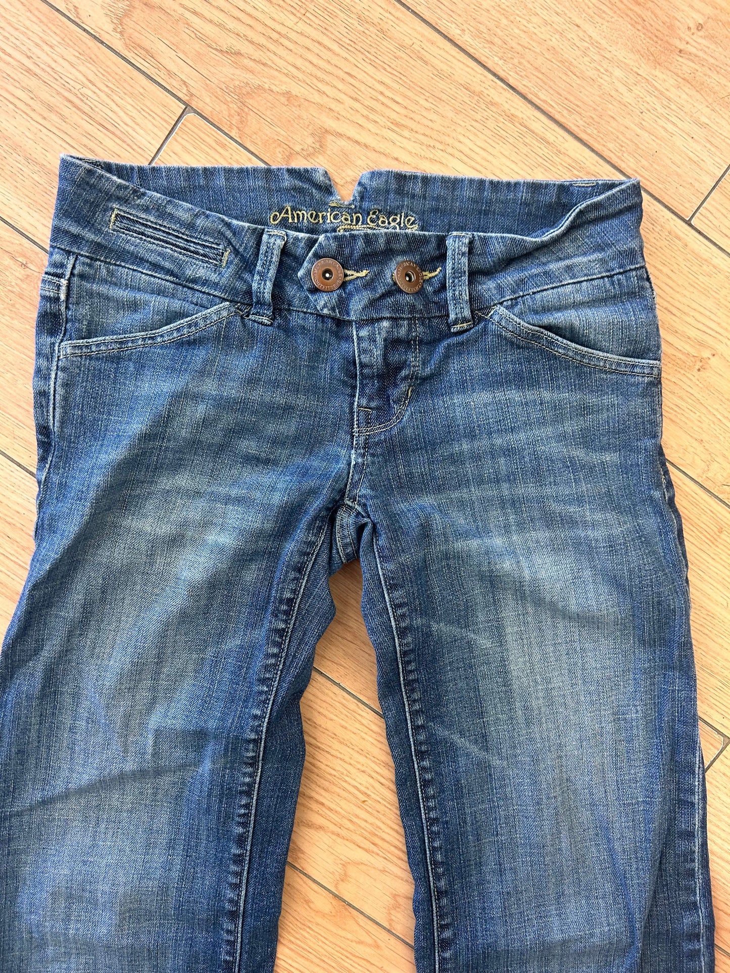 American eagle 0 medium wash low rise flare leg jeans