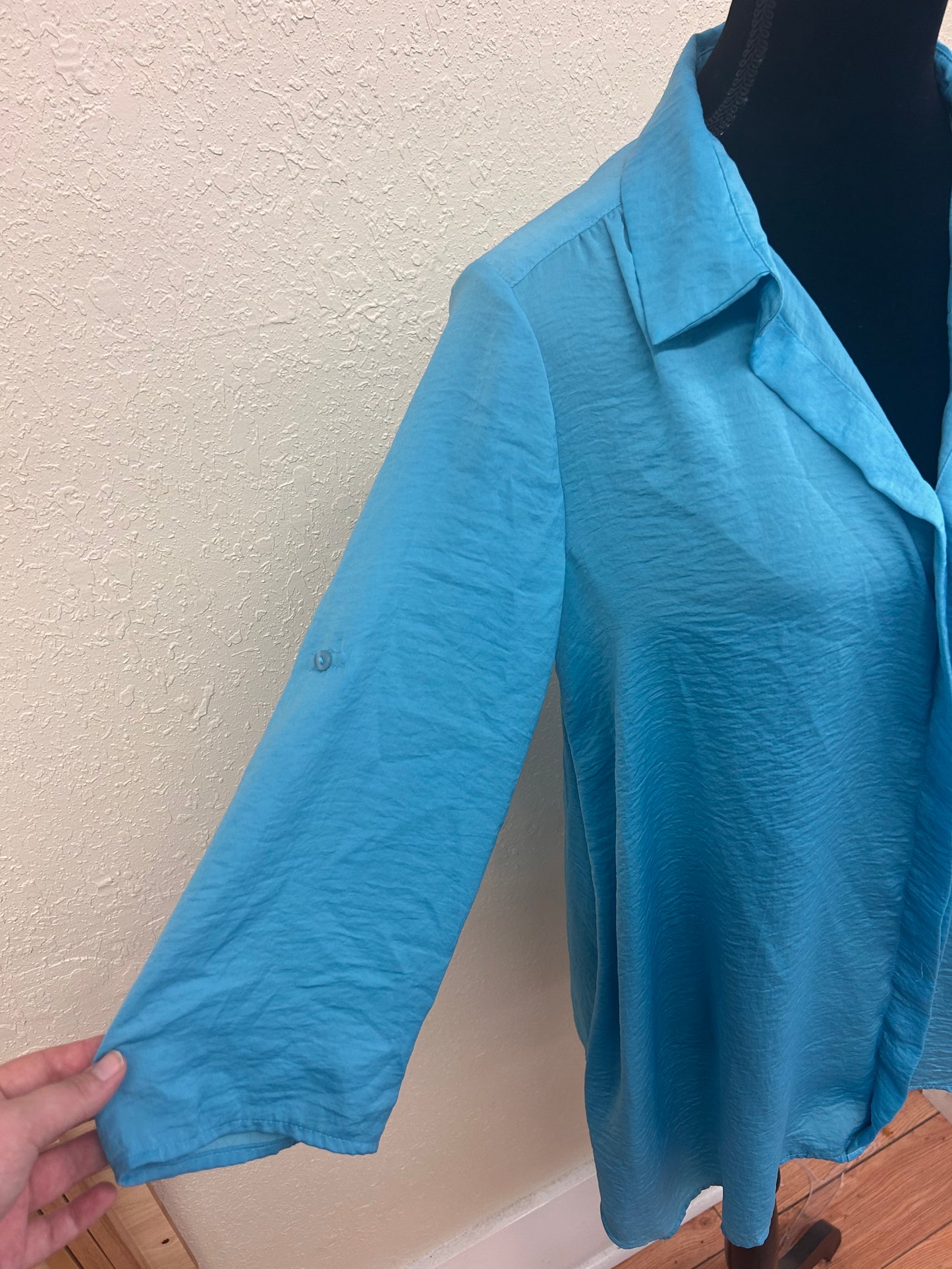 Size 6 teal linen vneck ruffle shirt