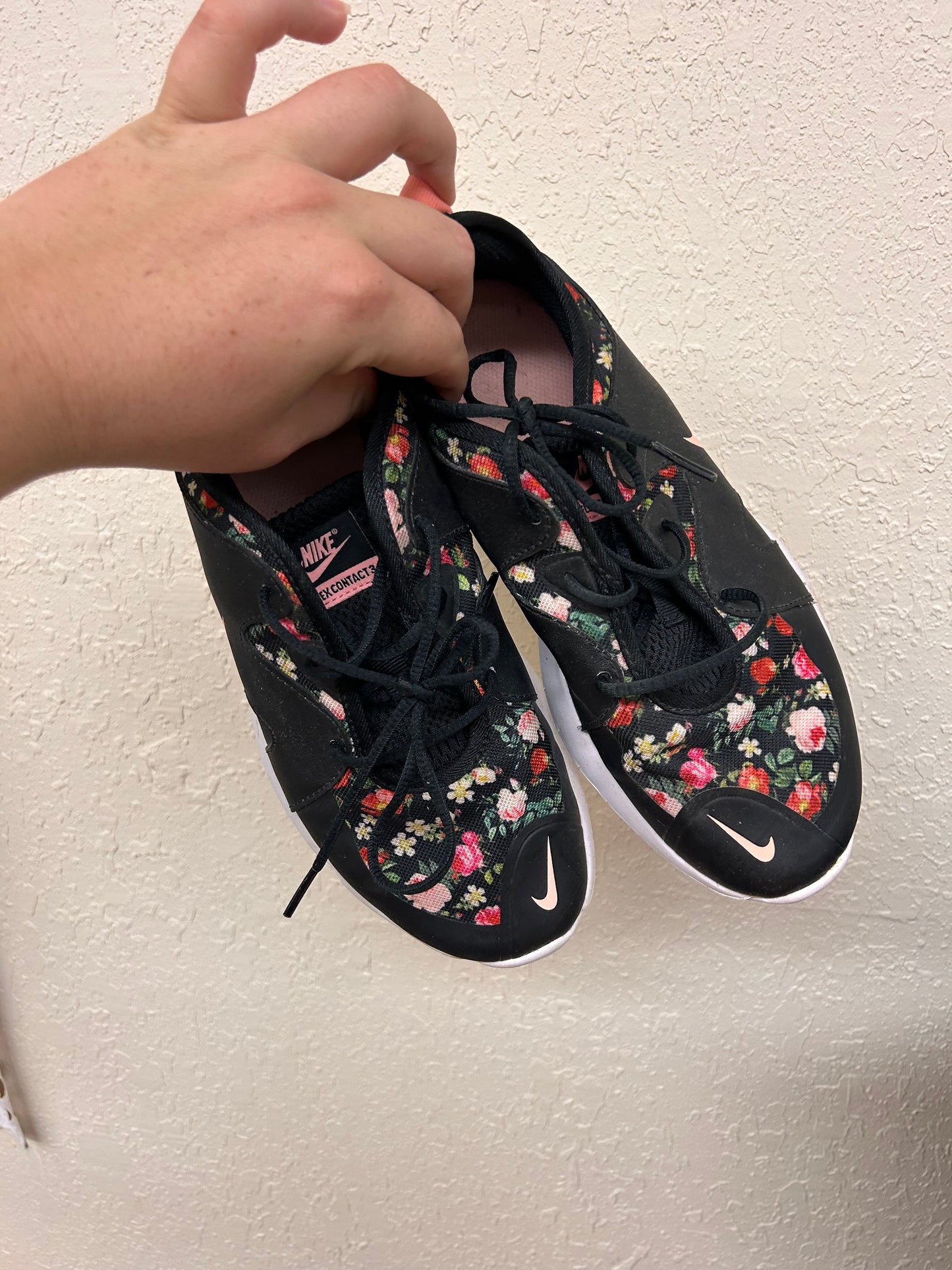 Nike 5.5Y pink & black floral runners