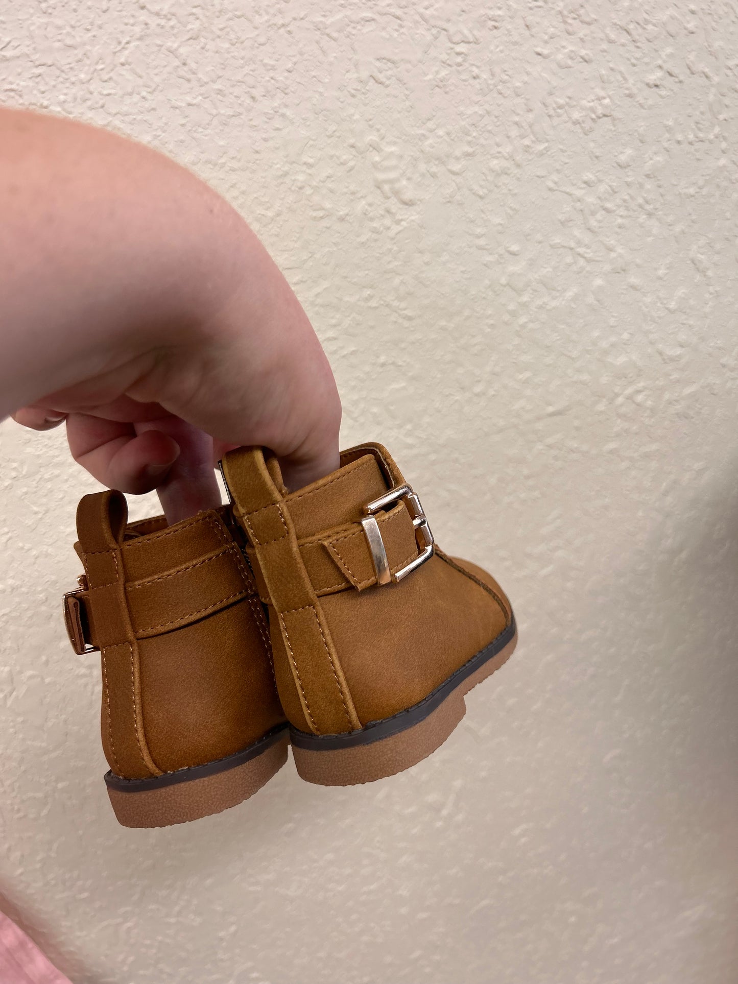 Children’s place infant 4 brown boots