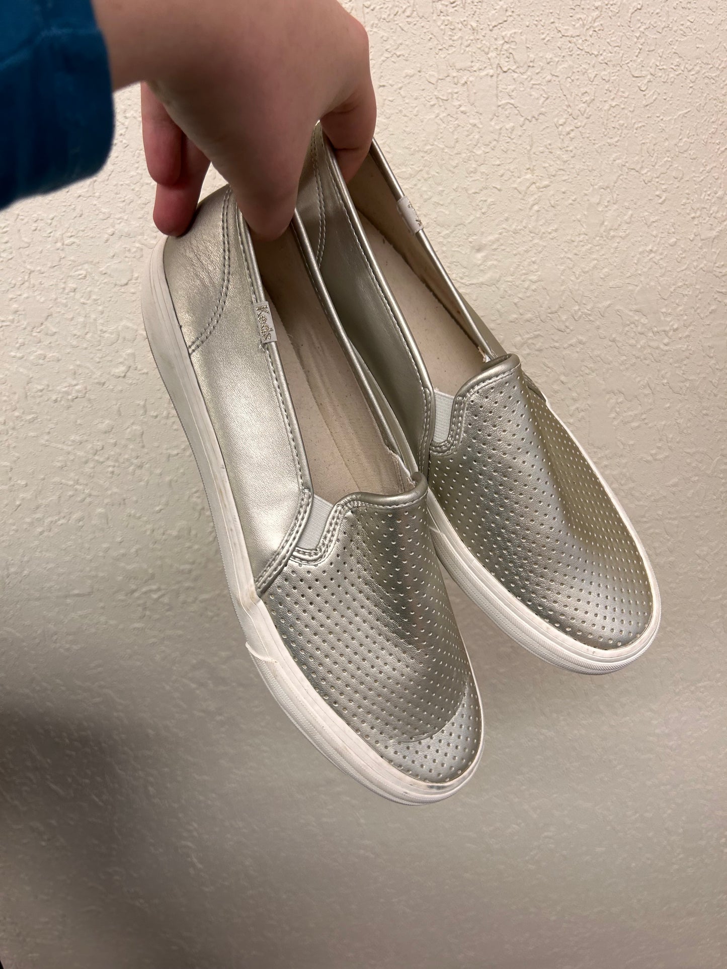 Keds 9.5 silver metallic slip on sneakers