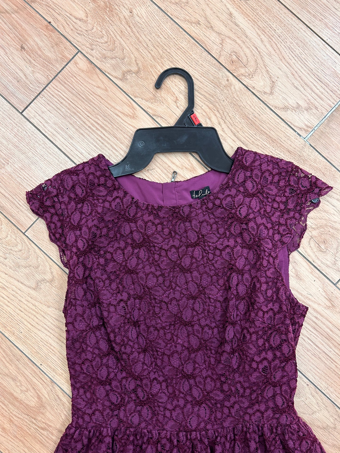 Talula Aritzia 2 burgundy lace dress