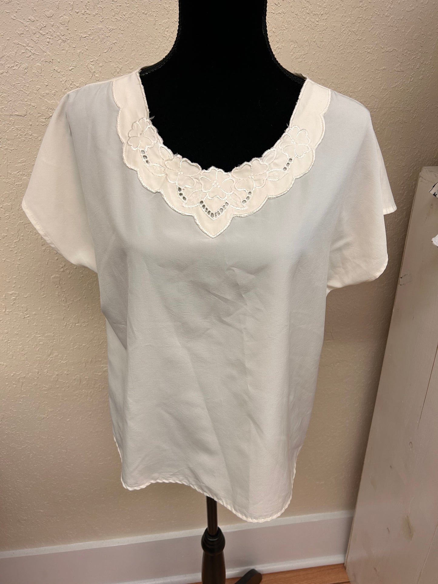 Vintage hiroko large lace neck blouse